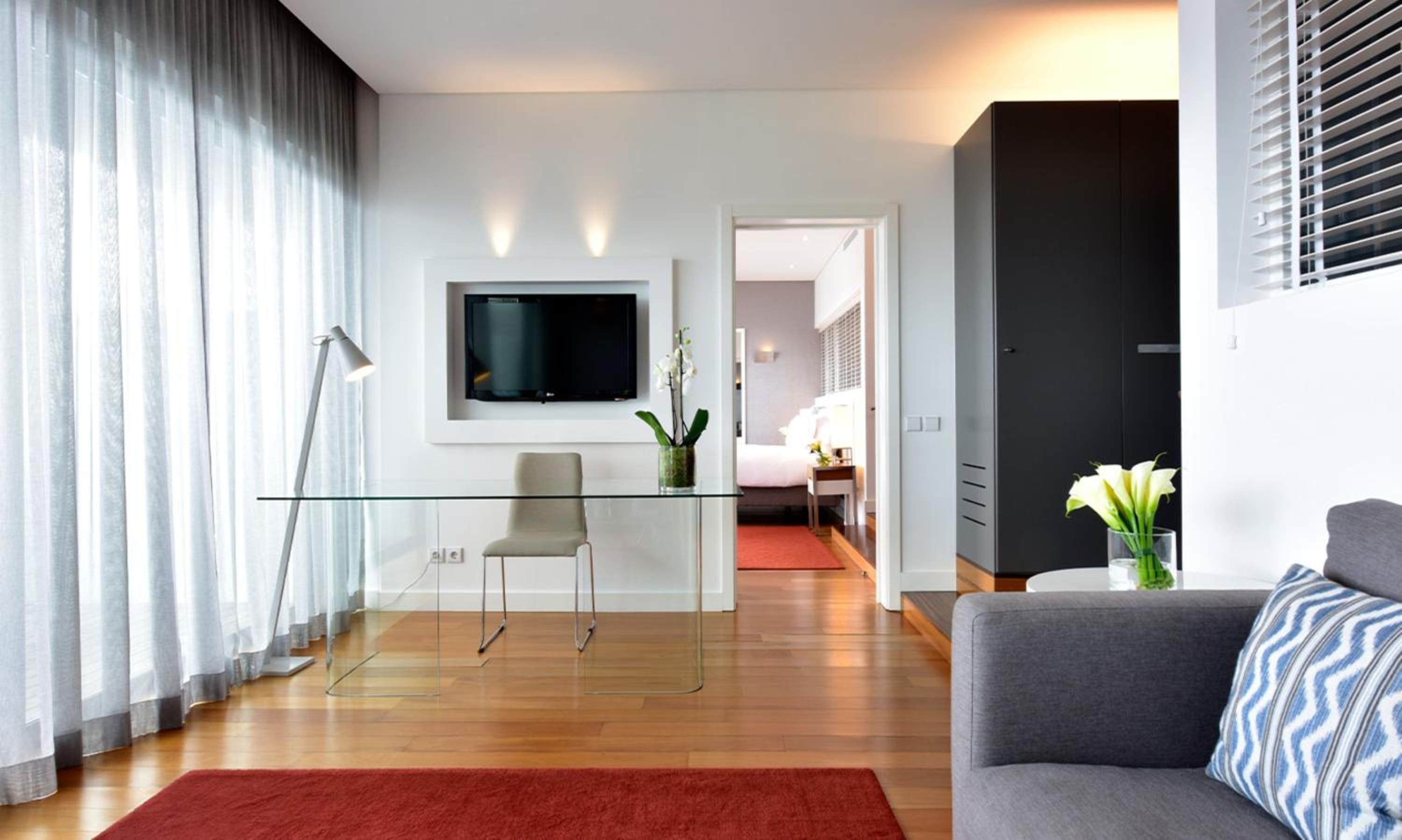 Suite with Plaza View
