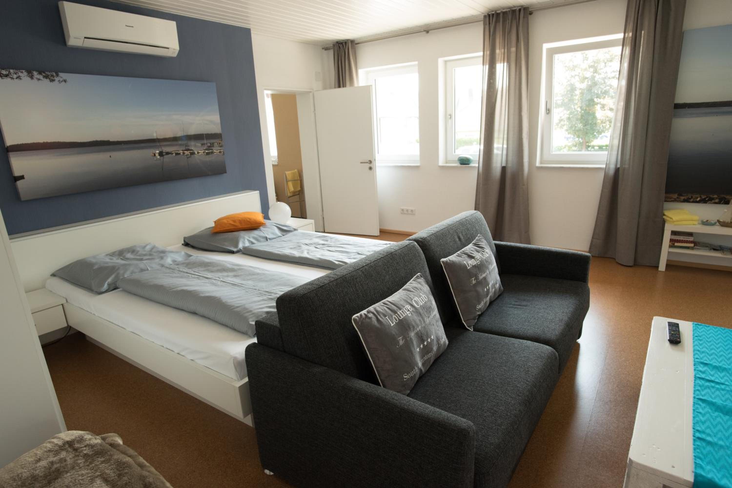 Studio Apartment photo 1