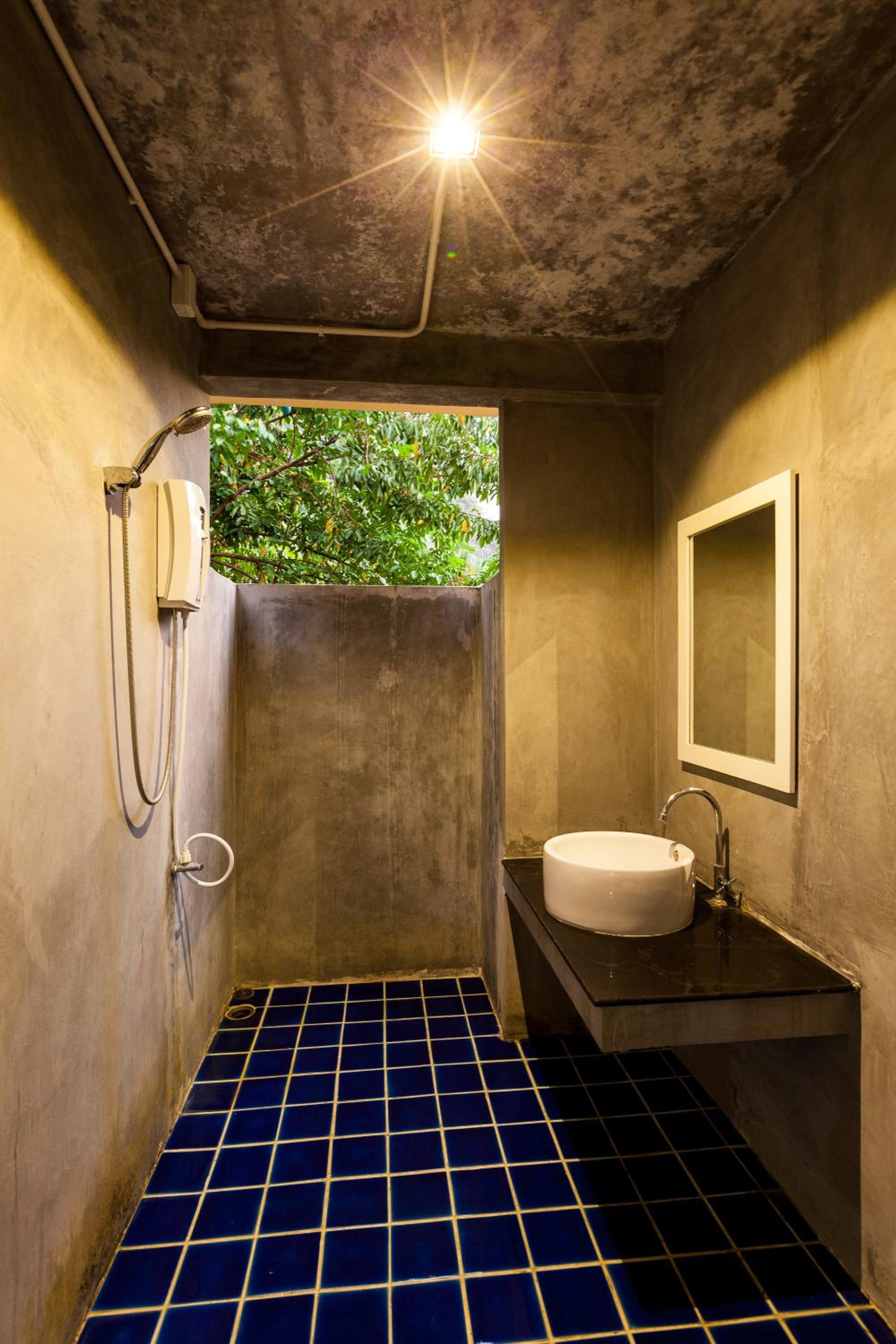 Deluxe Double Room with Balcony photo 2