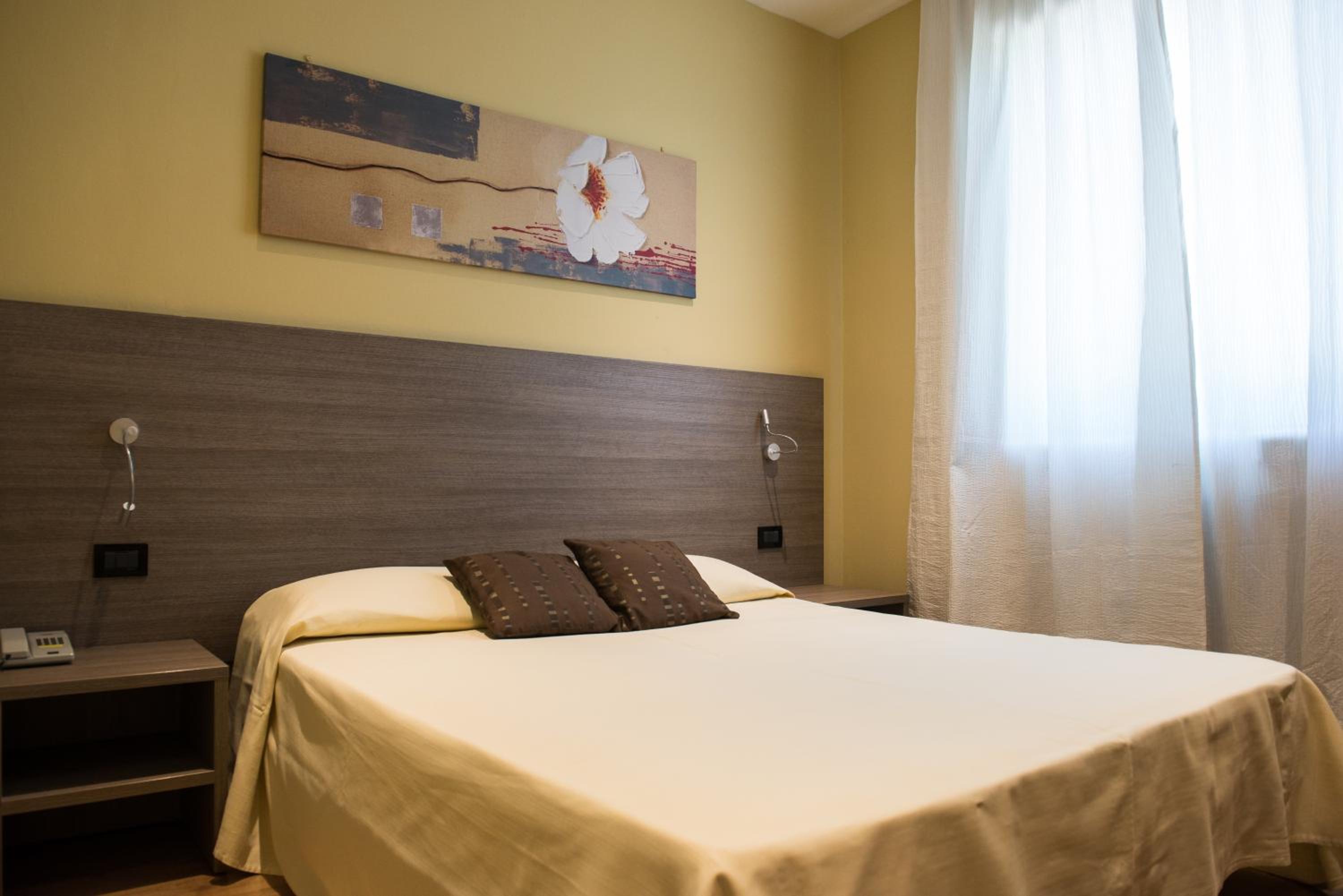 Double Room with French Bed photo 2