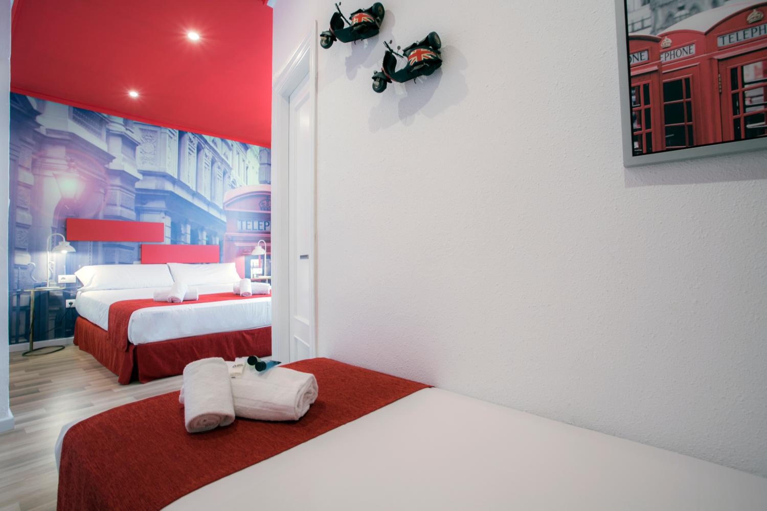 Triple Room thumbnail 5