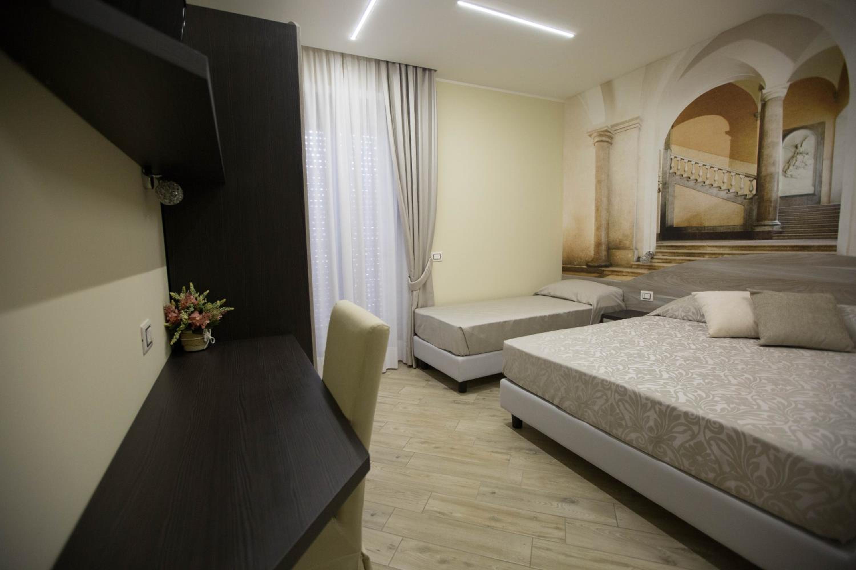 Deluxe Double Room with Extra Bed - Photo 2