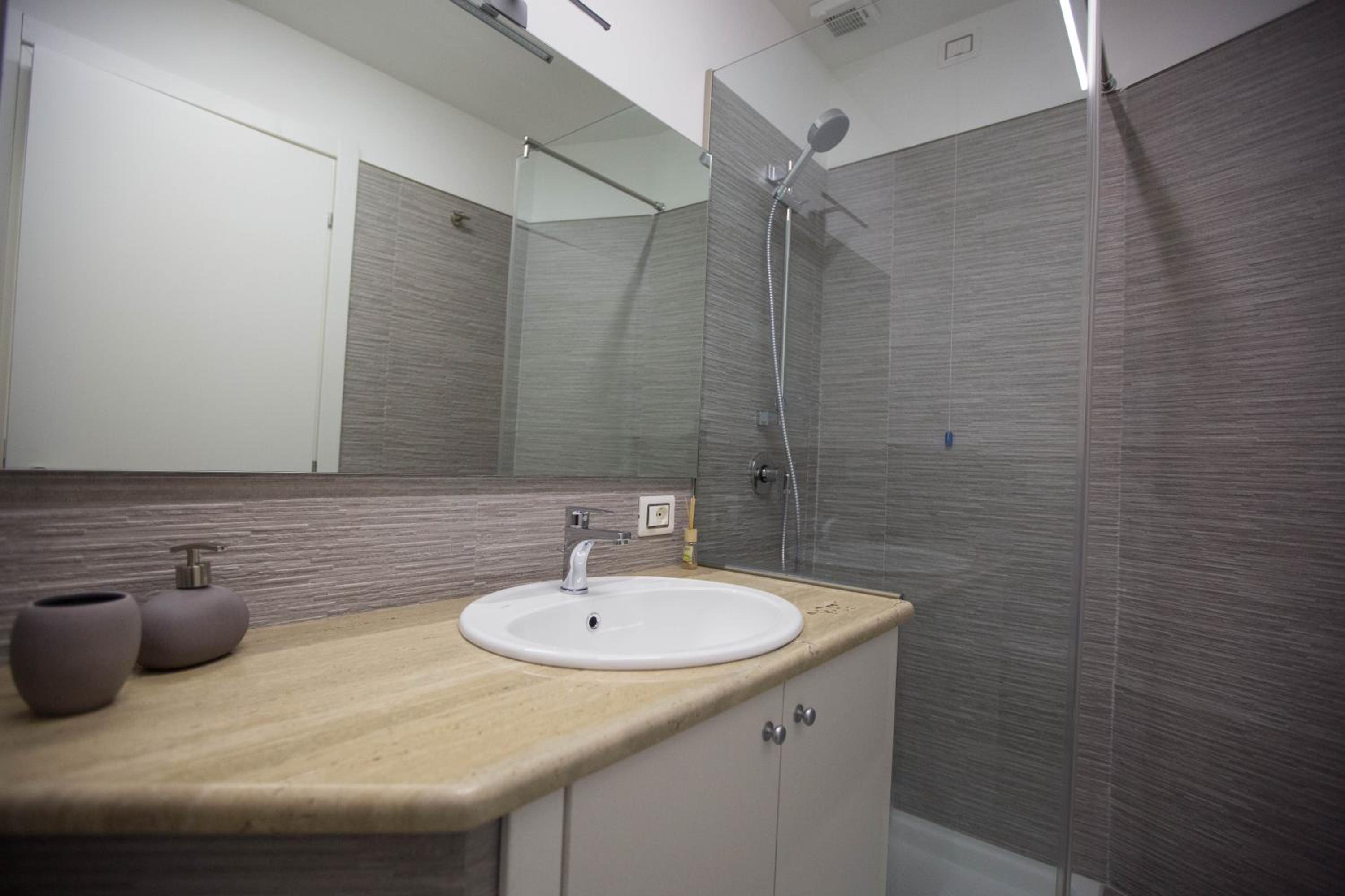 Deluxe Double Room with Extra Bed - Photo 6