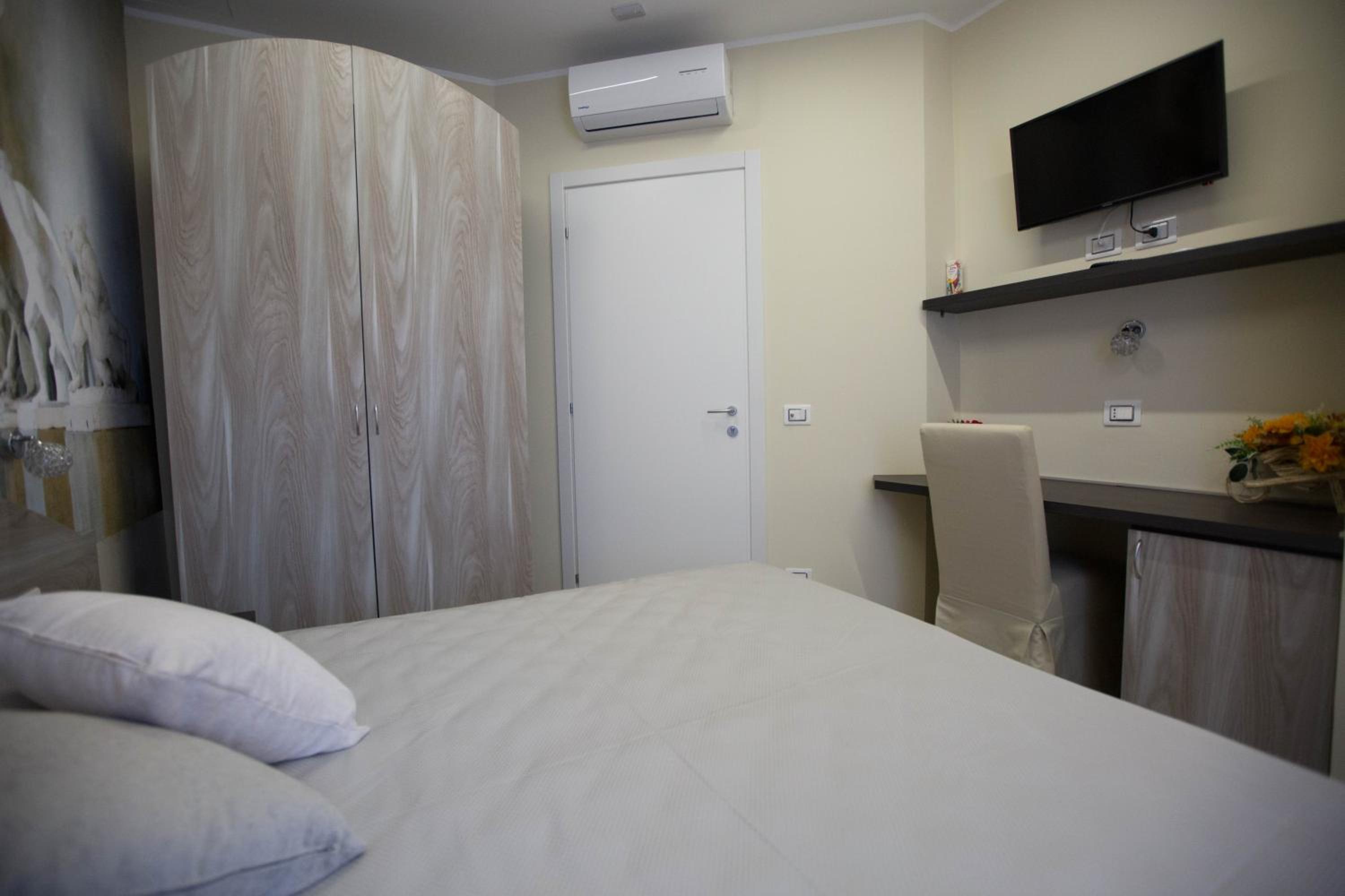 Deluxe Double Room - Photo 3