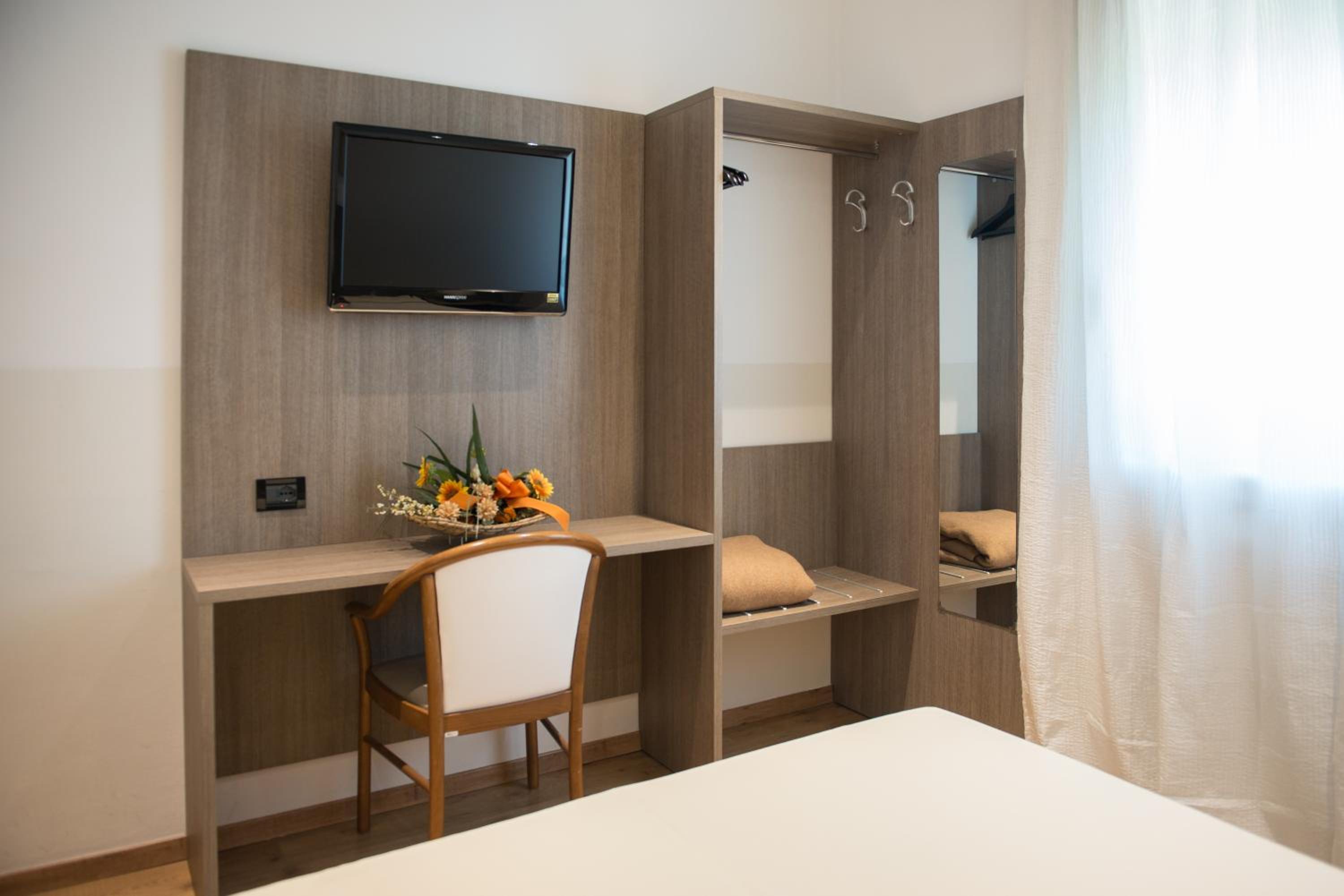 Double or Twin Room photo 3