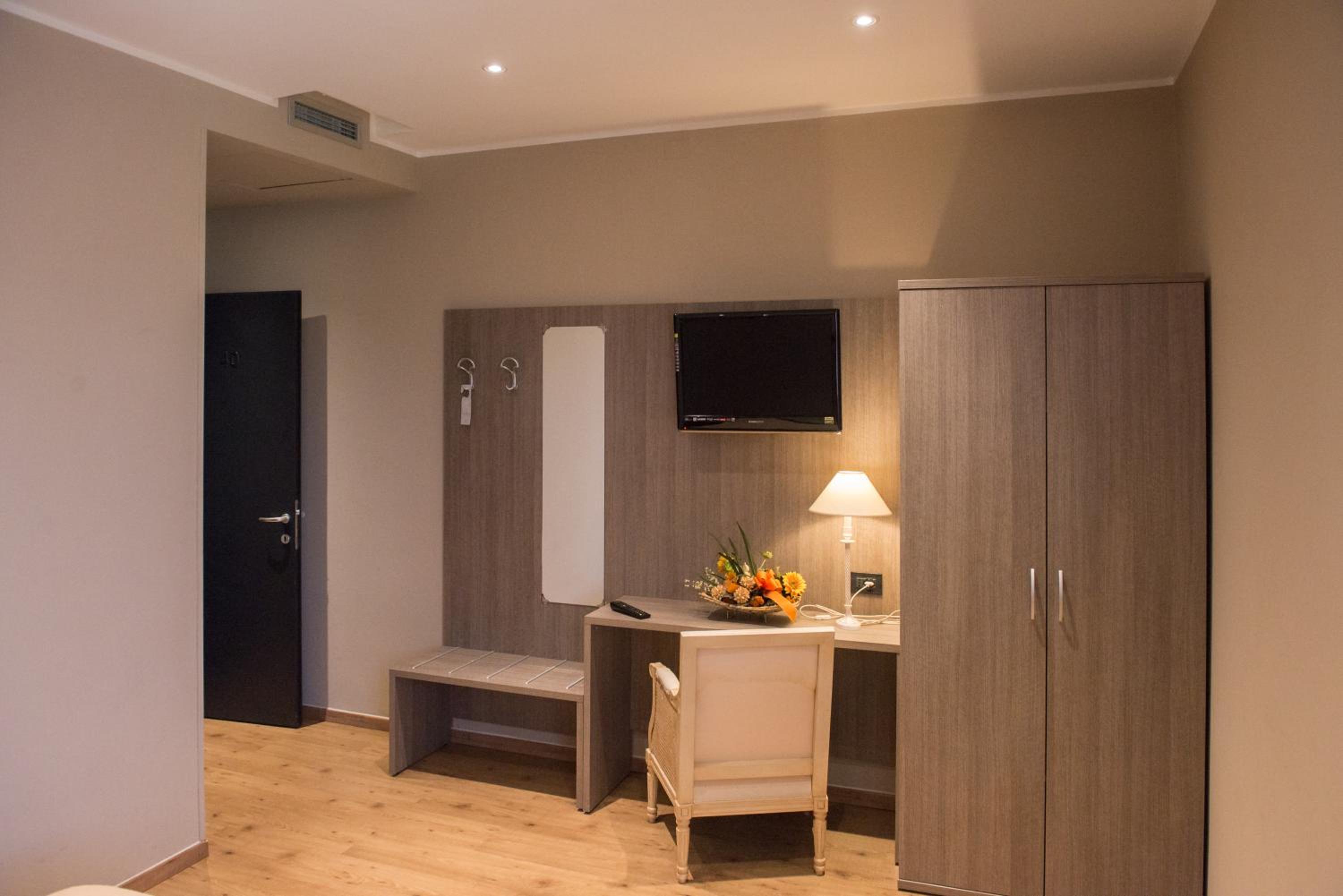 Double or Twin Room photo 2