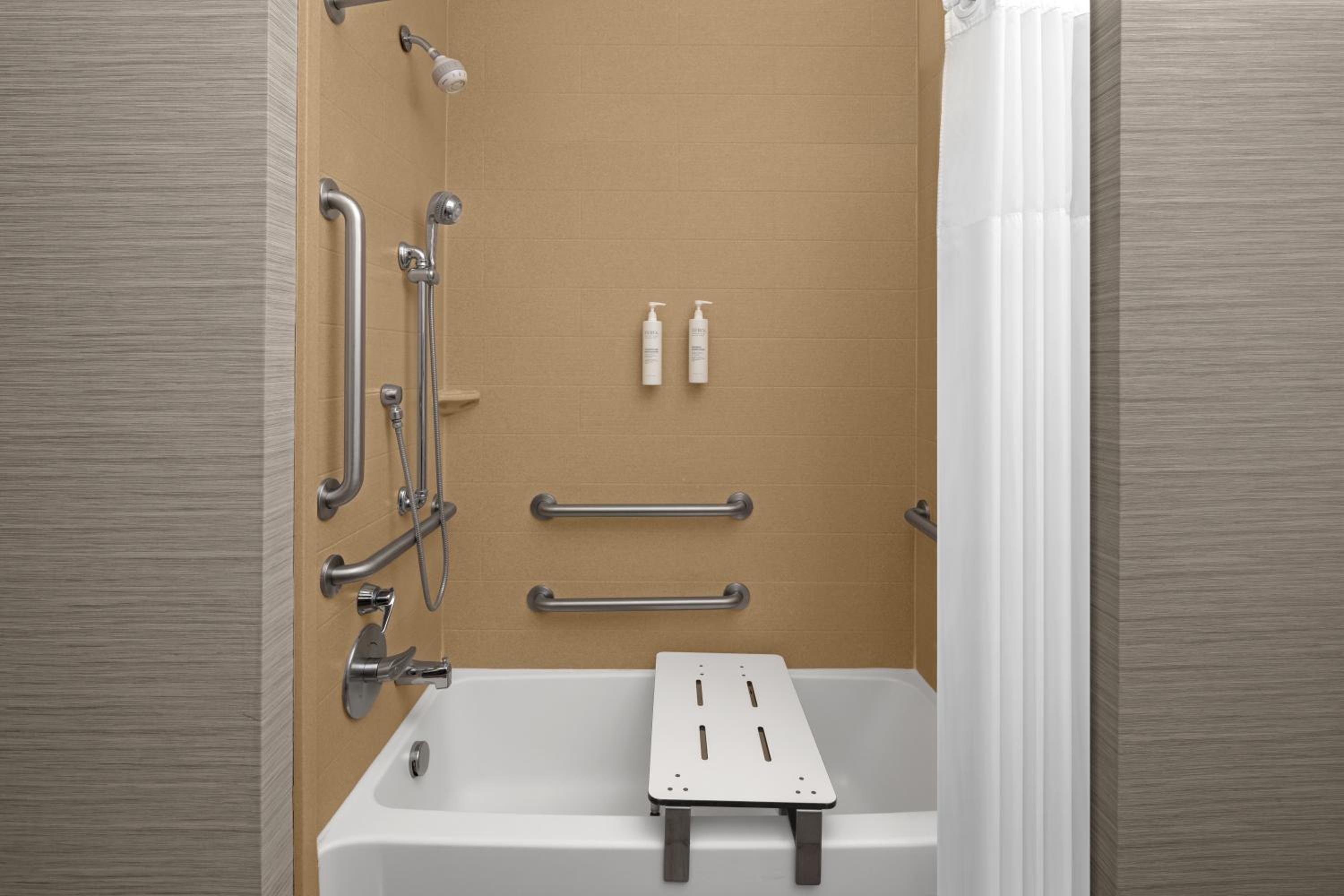 King Room with Accessible Tub - Mobility and Hearing Access/Non-Smoking