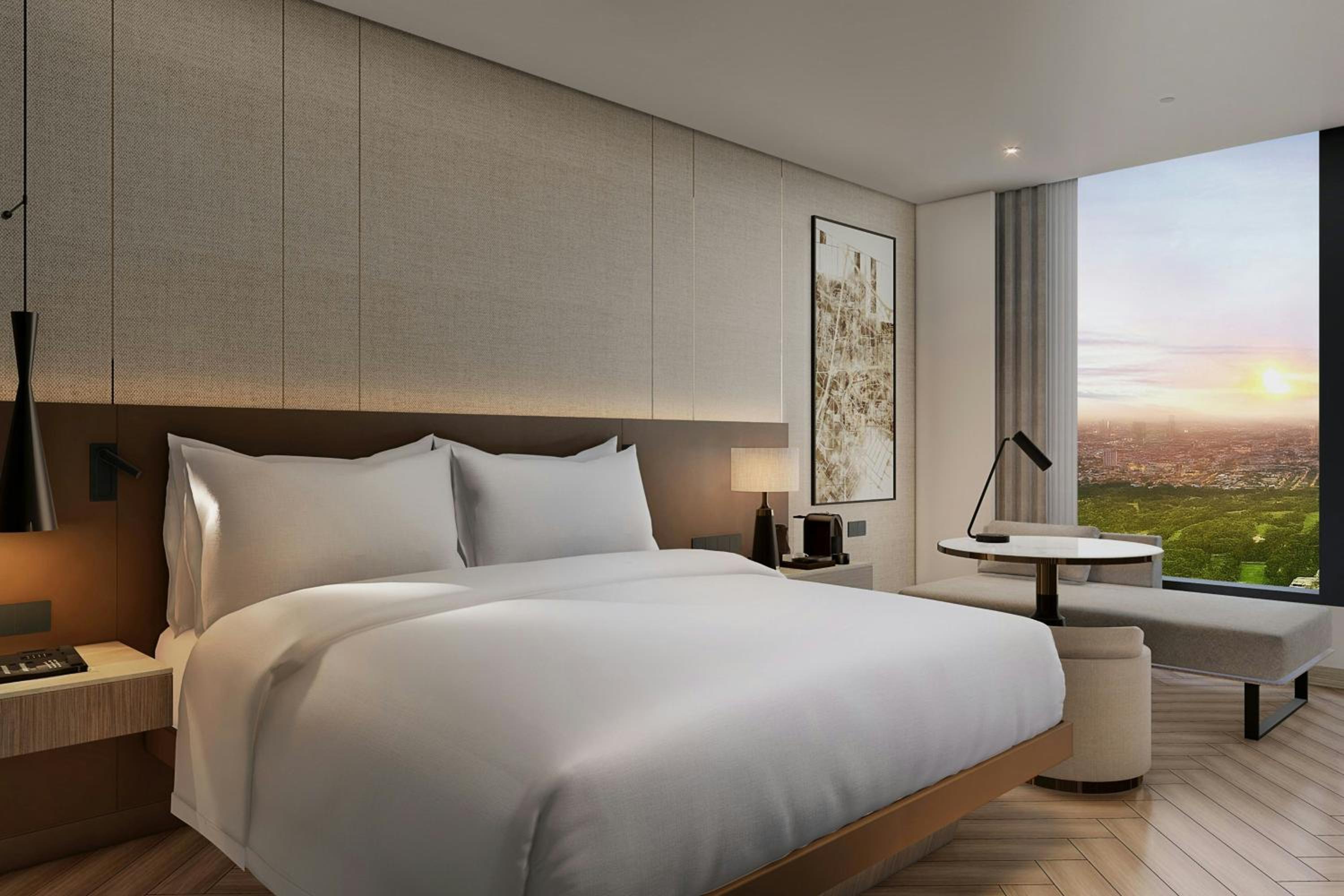Superior King Room with City View
