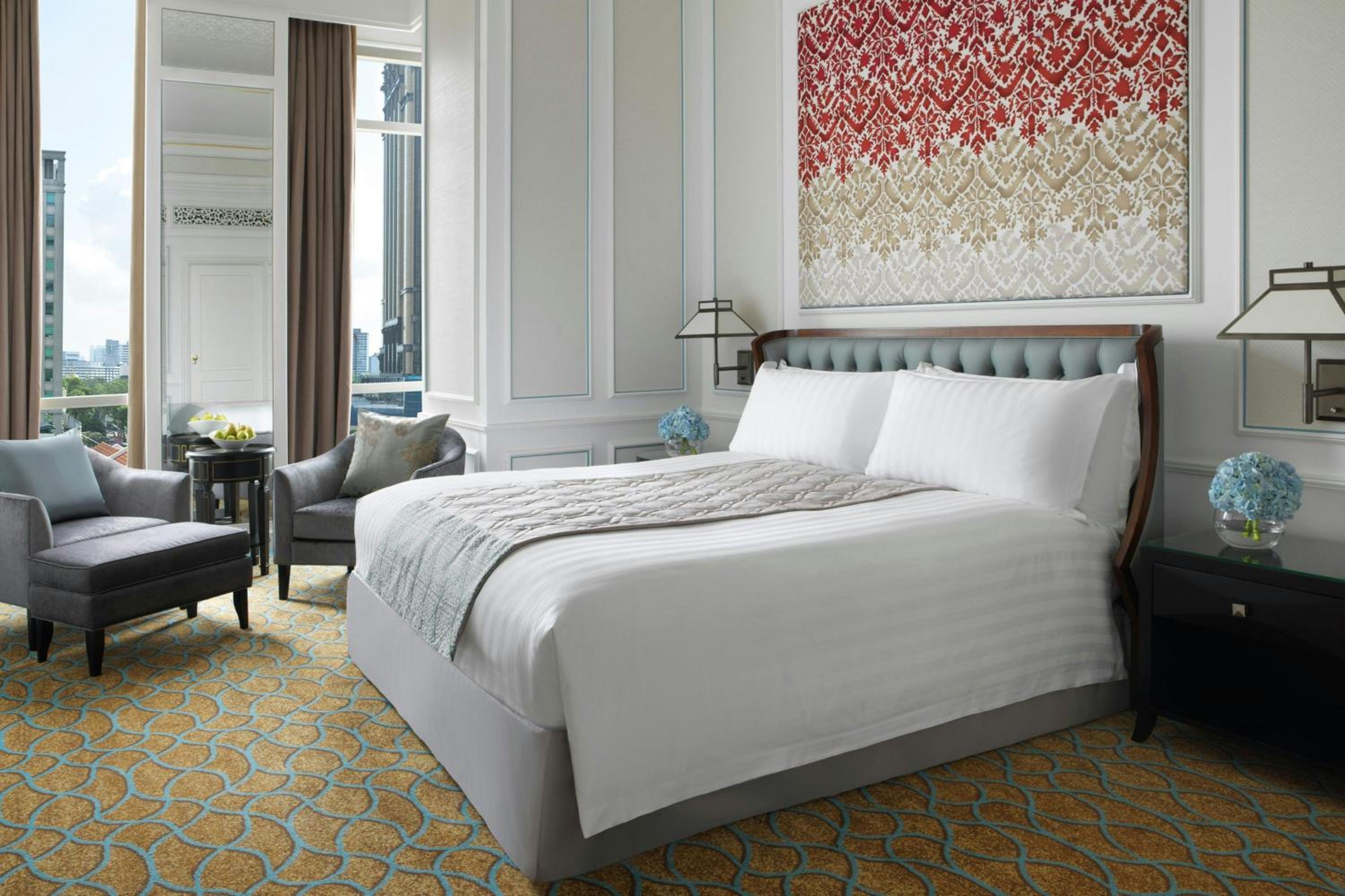 One-Bedroom Premier King Suite with Club Access thumbnail 5