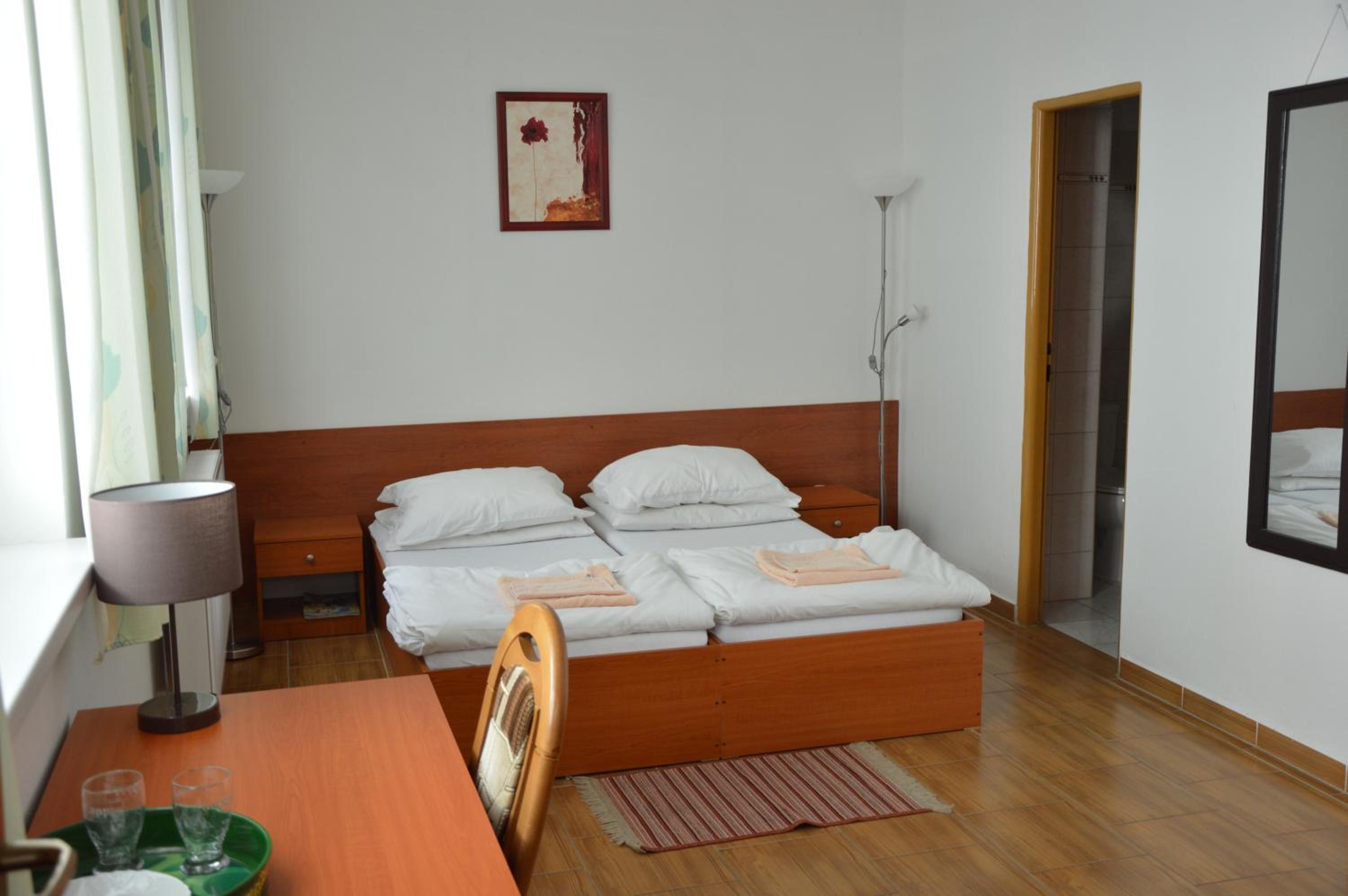 Standard Double or Twin Room (no pets) photo 2
