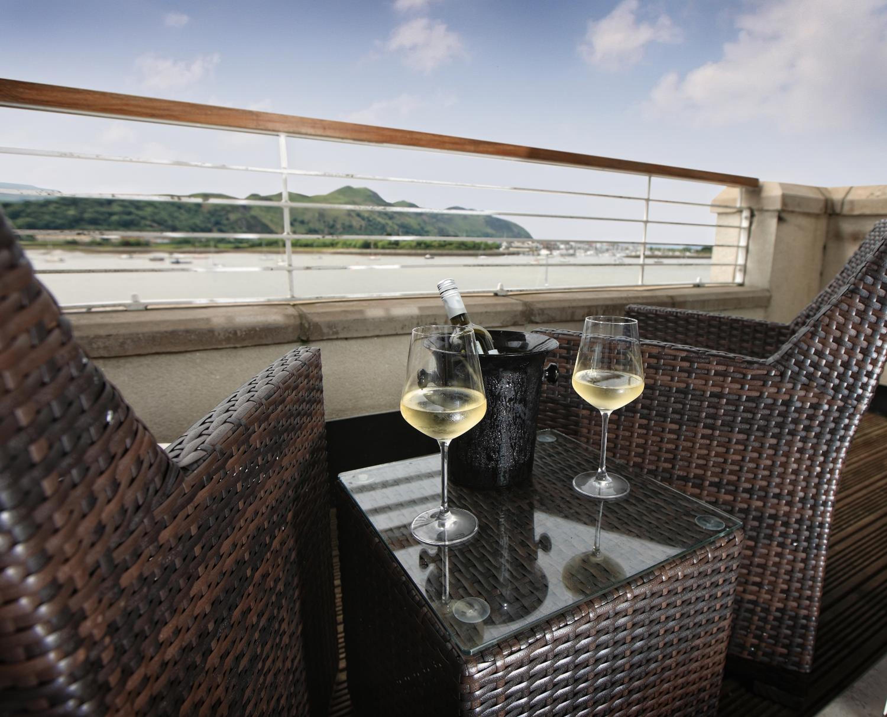 Twin Suite with Sea View - Photo 9