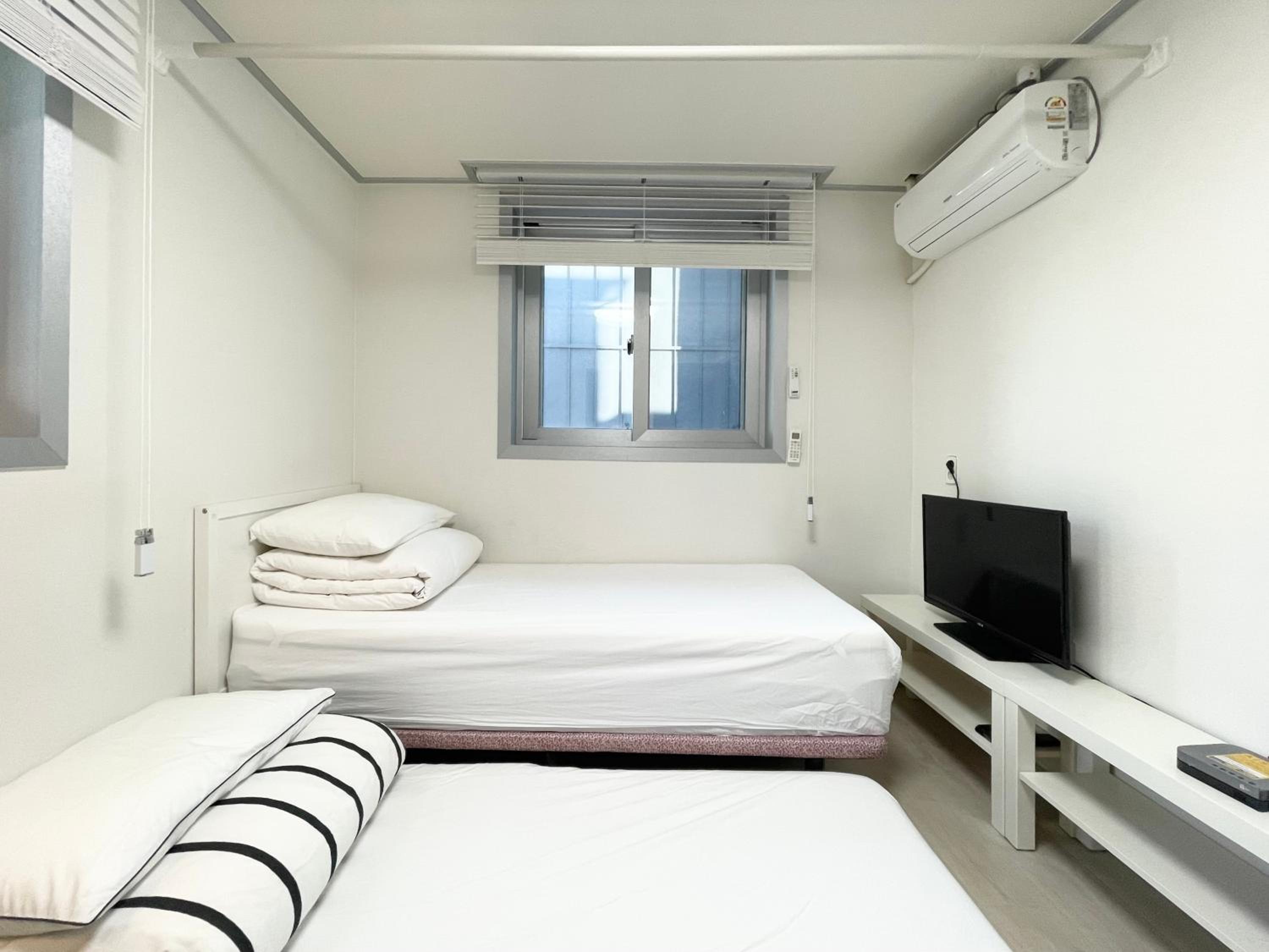 Budget Twin Room photo 1
