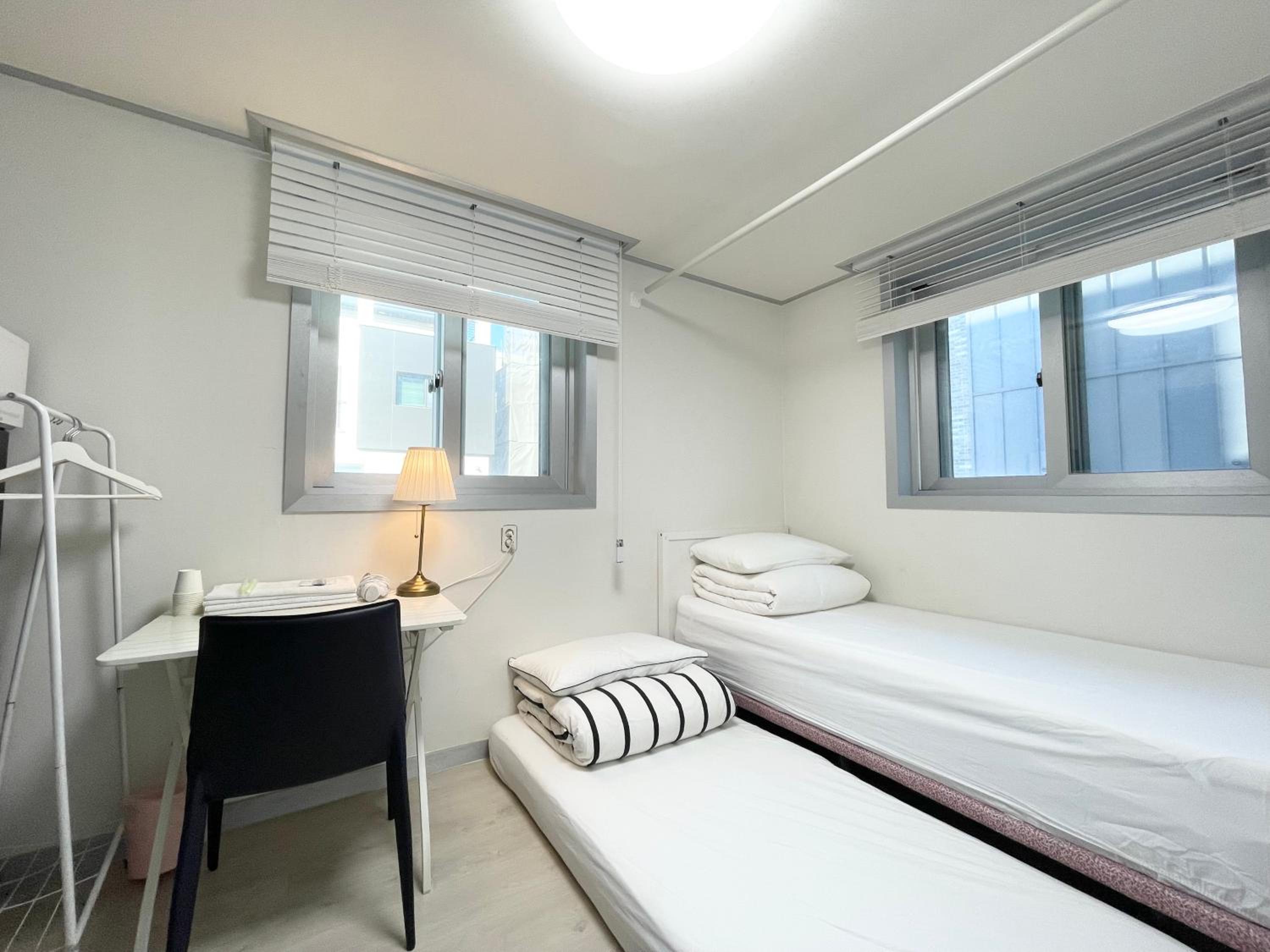 Budget Twin Room photo 2