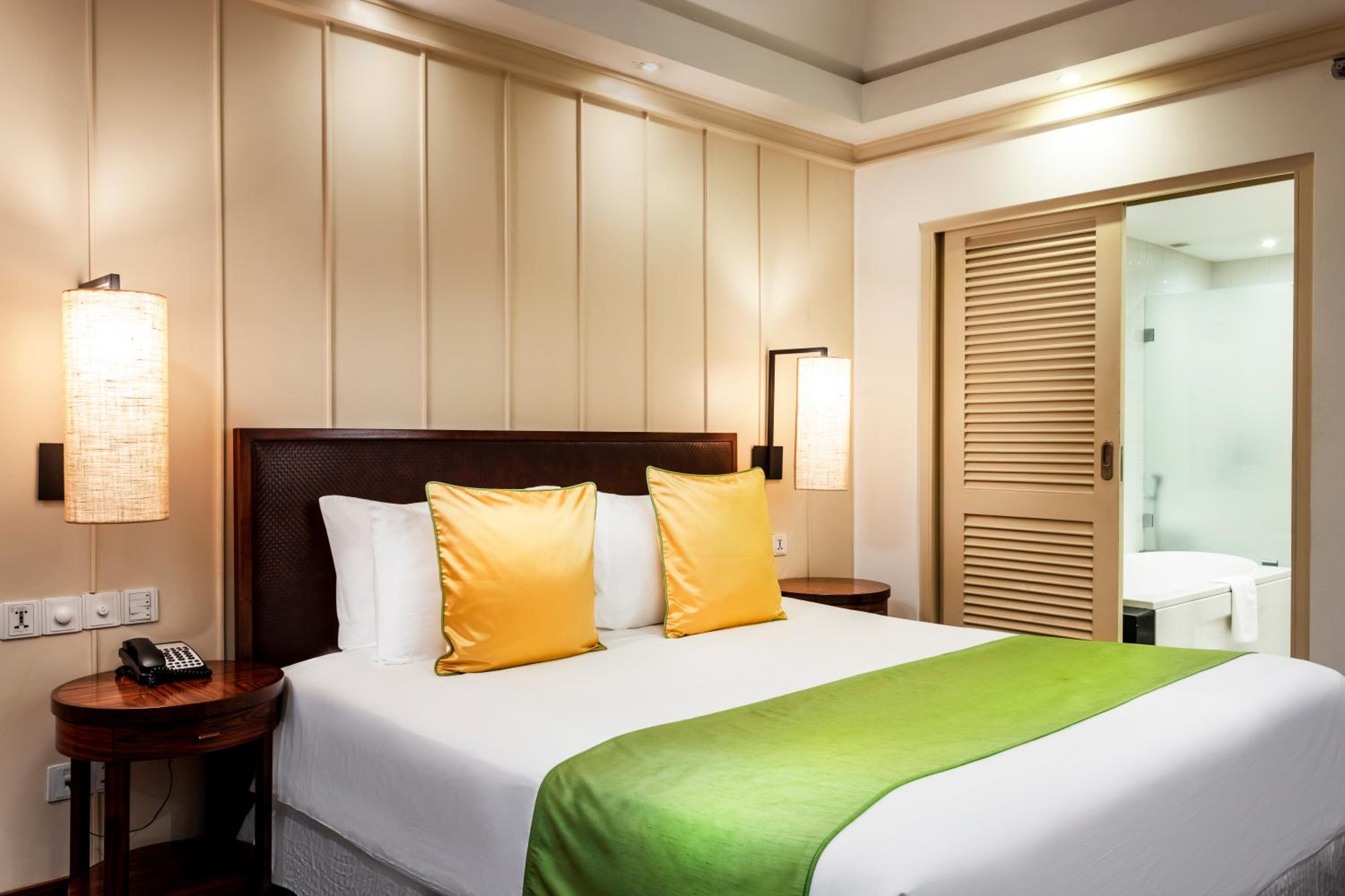Deluxe Room Twin Bed 