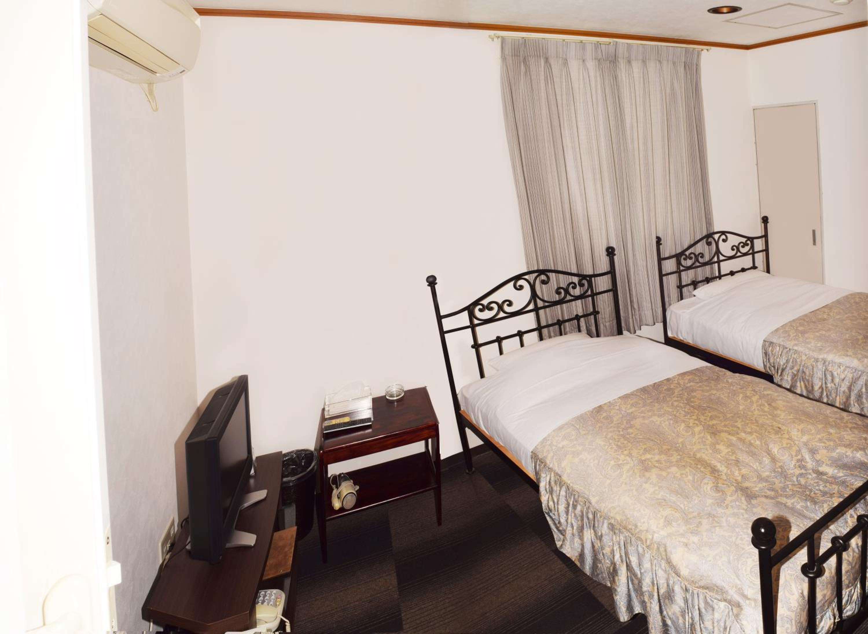 Standard Twin Room - Non-Smoking - Photo 6