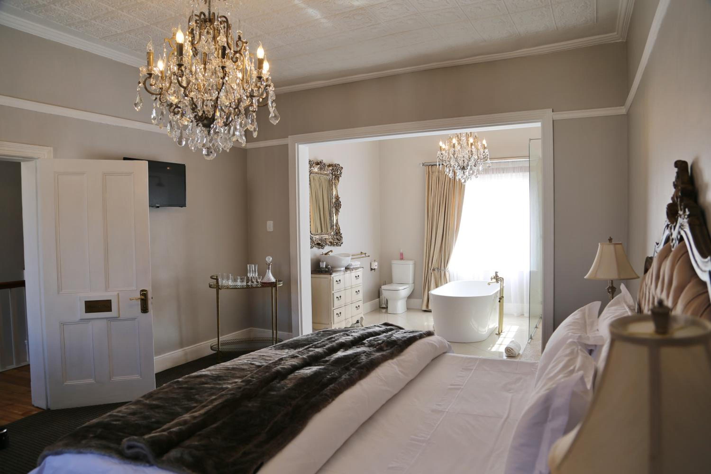 Deluxe King Room - Photo 1