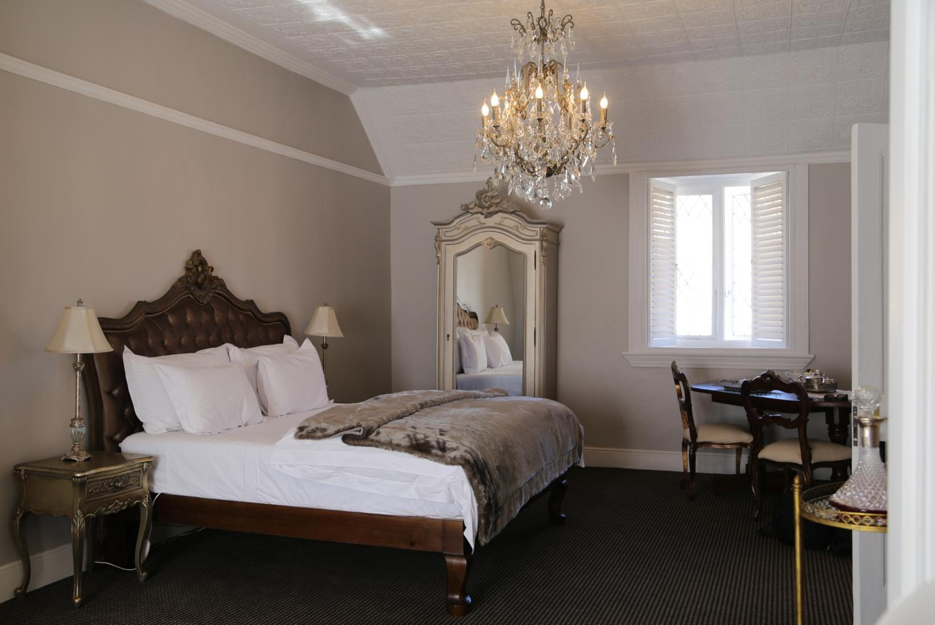 Deluxe King Room - Photo 6