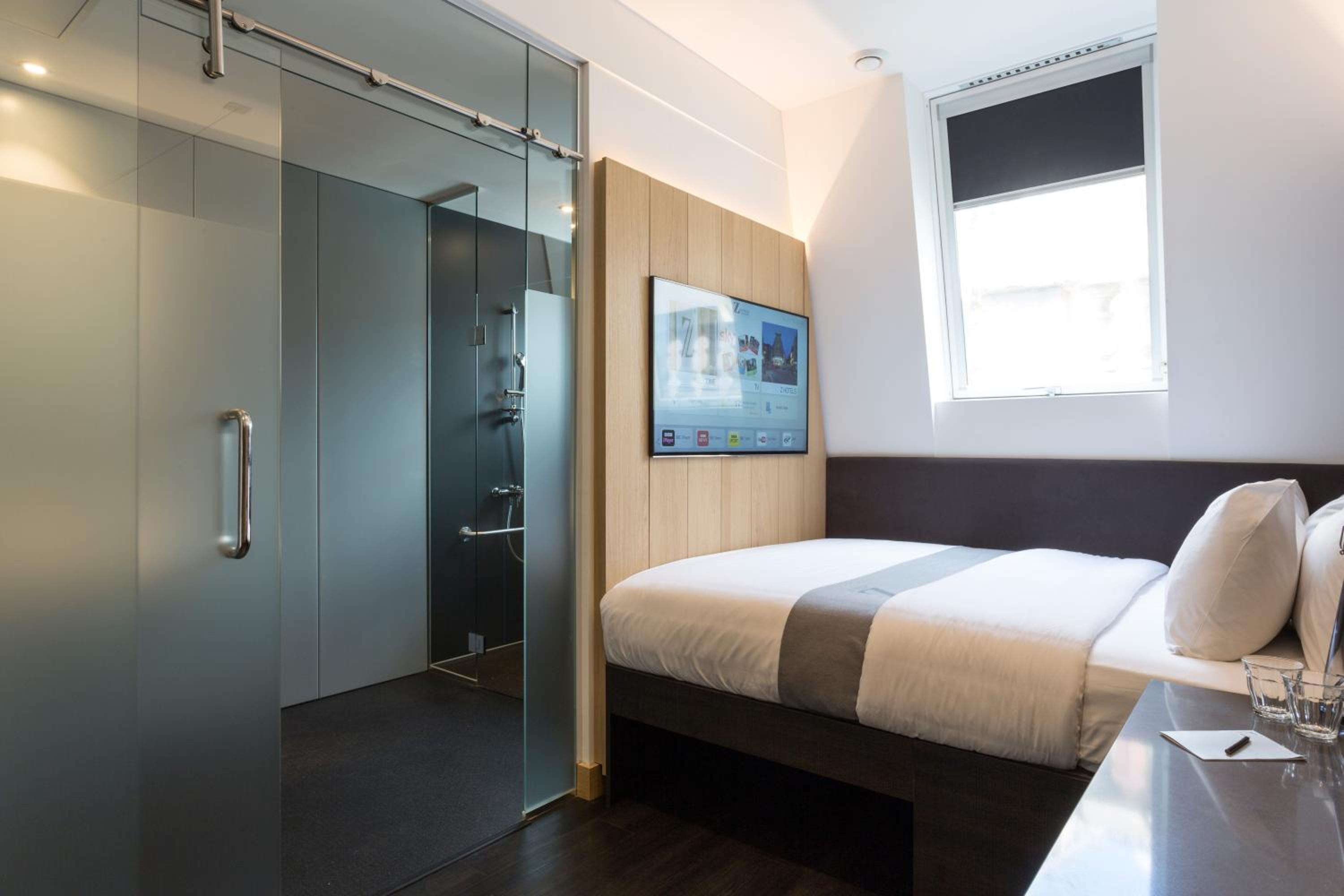 Queen Room - Disability Access photo 1