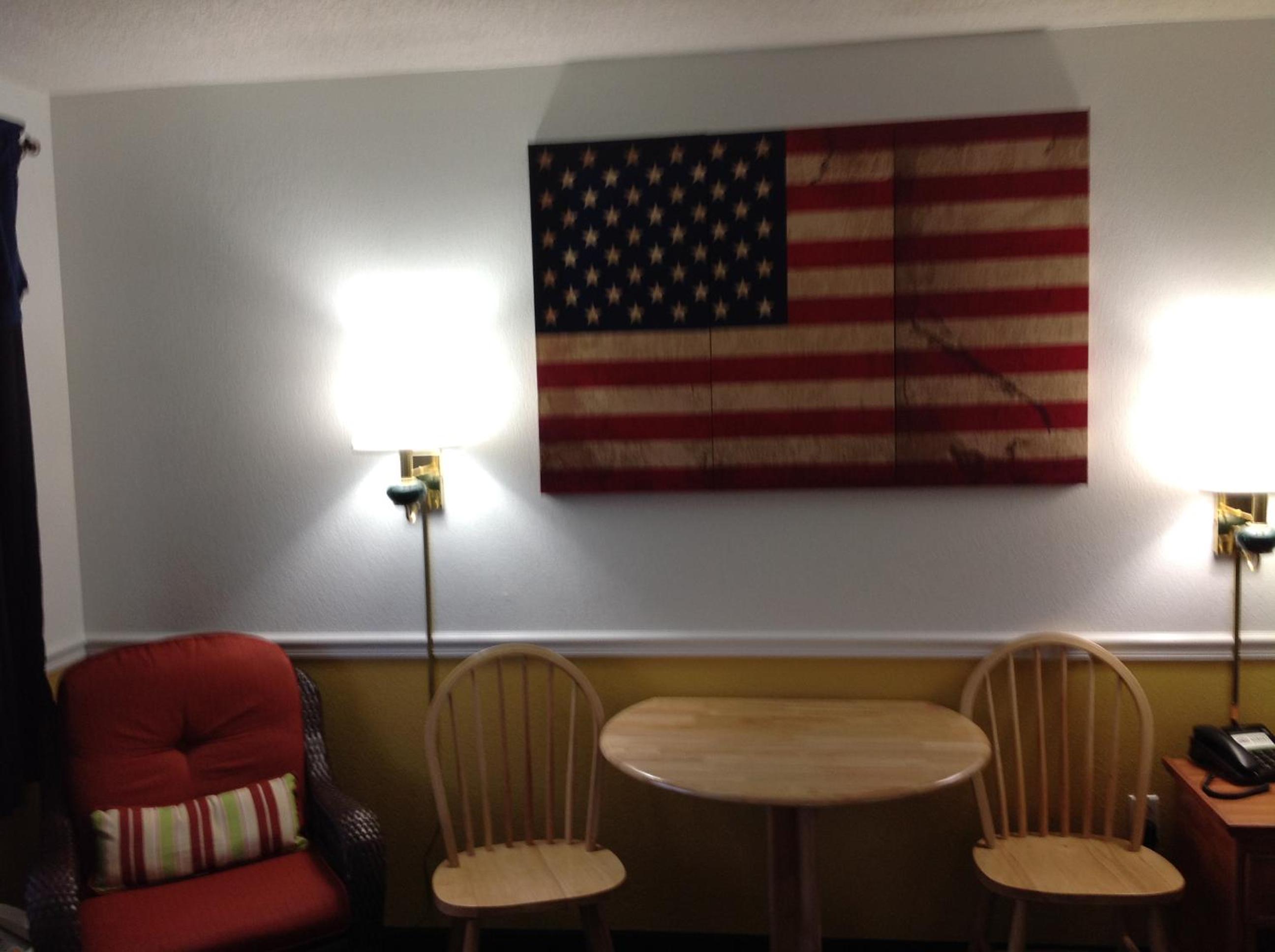 King Room - Non-Smoking - Photo 4