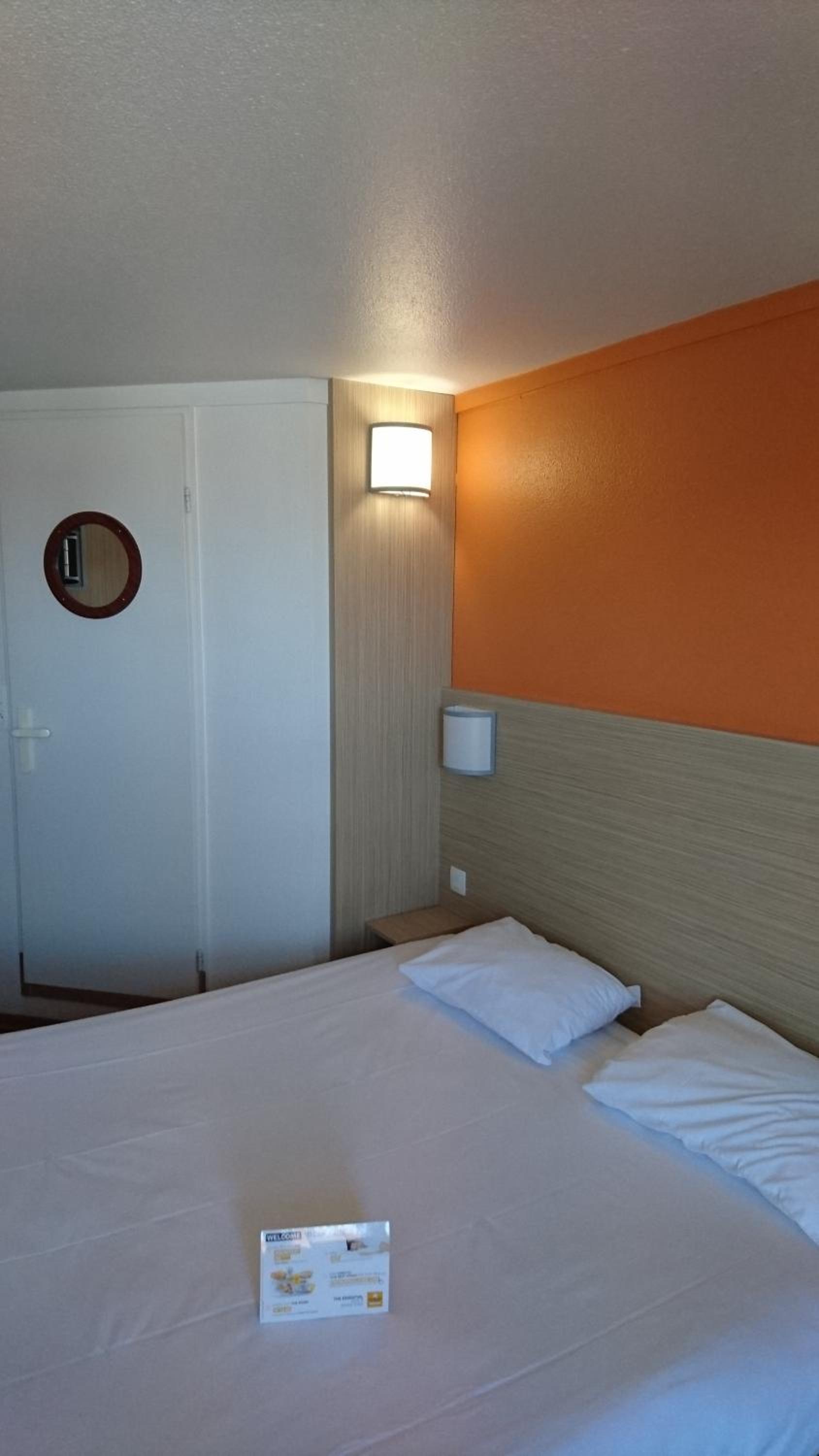 Double Room - Photo 7