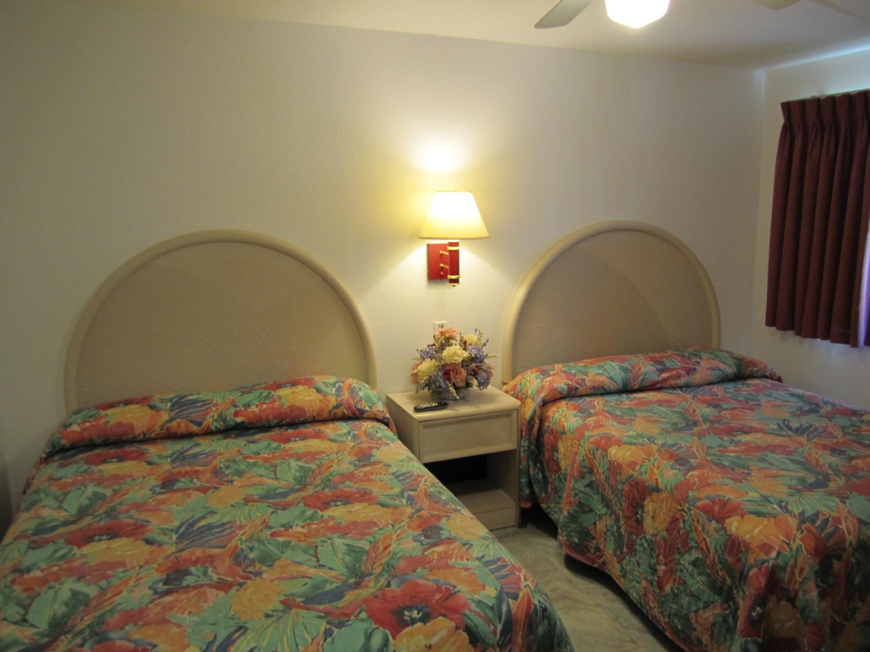 One-Bedroom Suite with Side Ocean View and Kitchenette photo 1