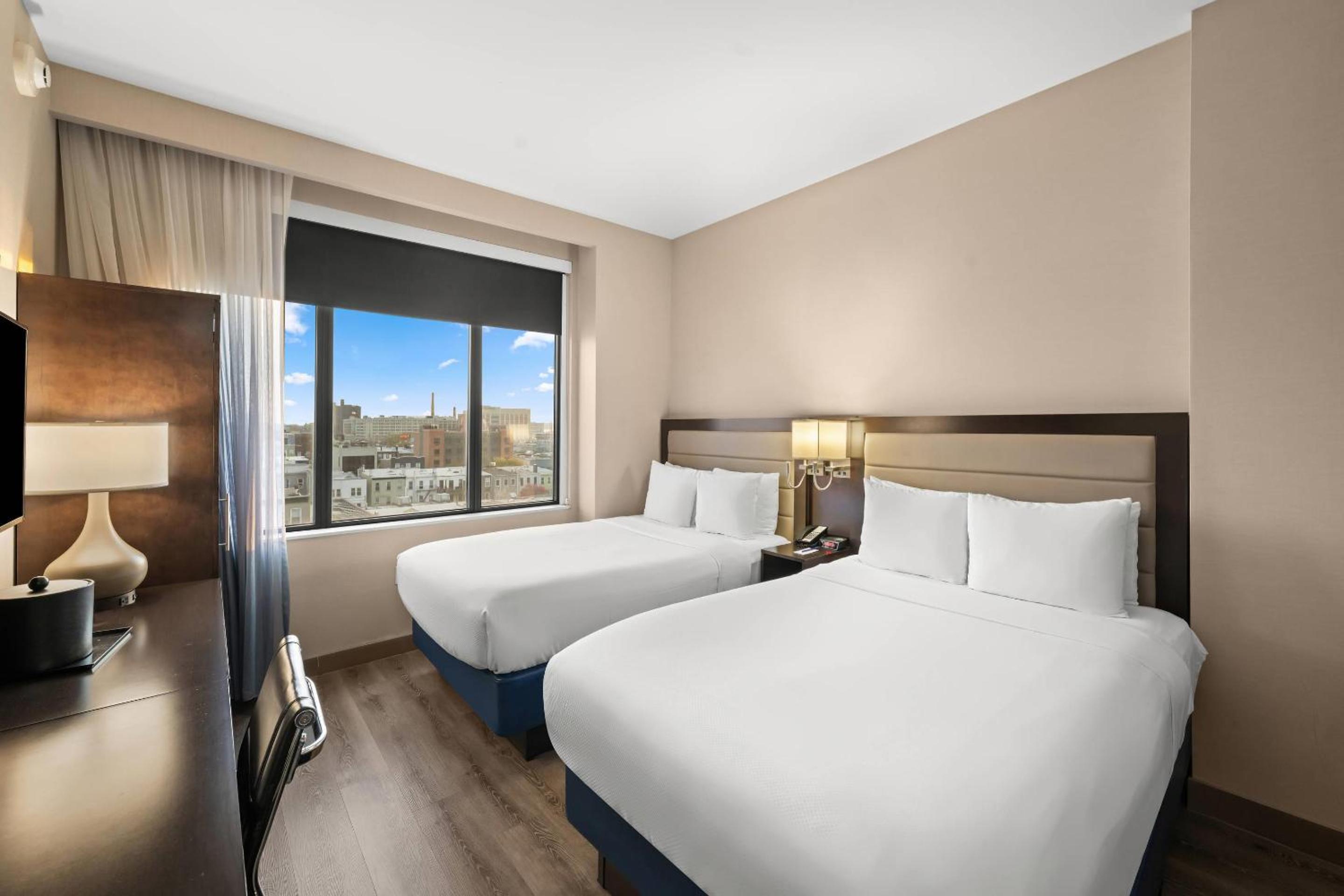 Superior Efficiency Room with Two Double Beds - Non-Smoking - Photo 3