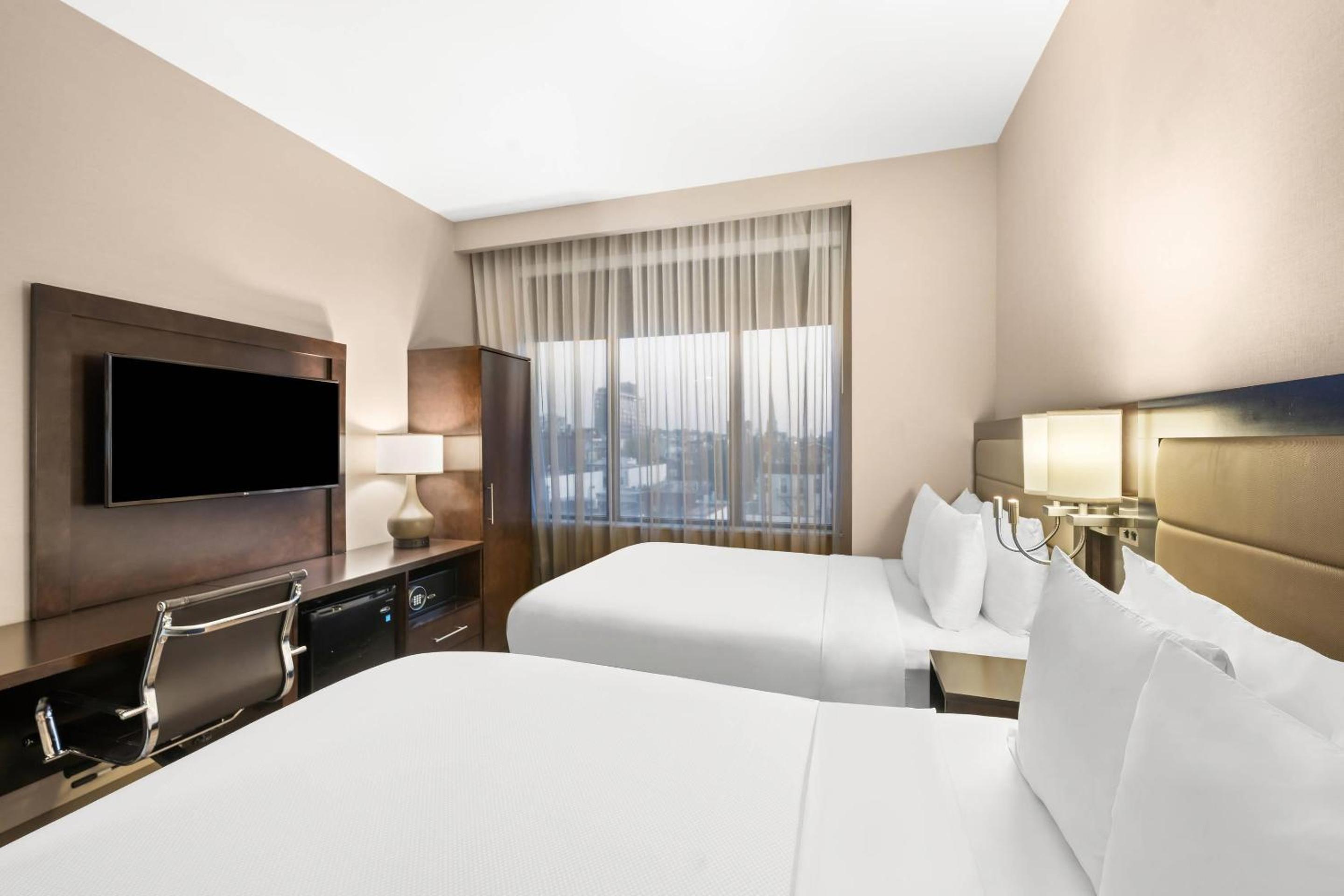 Superior Efficiency Room with Two Double Beds - Non-Smoking - Photo 6