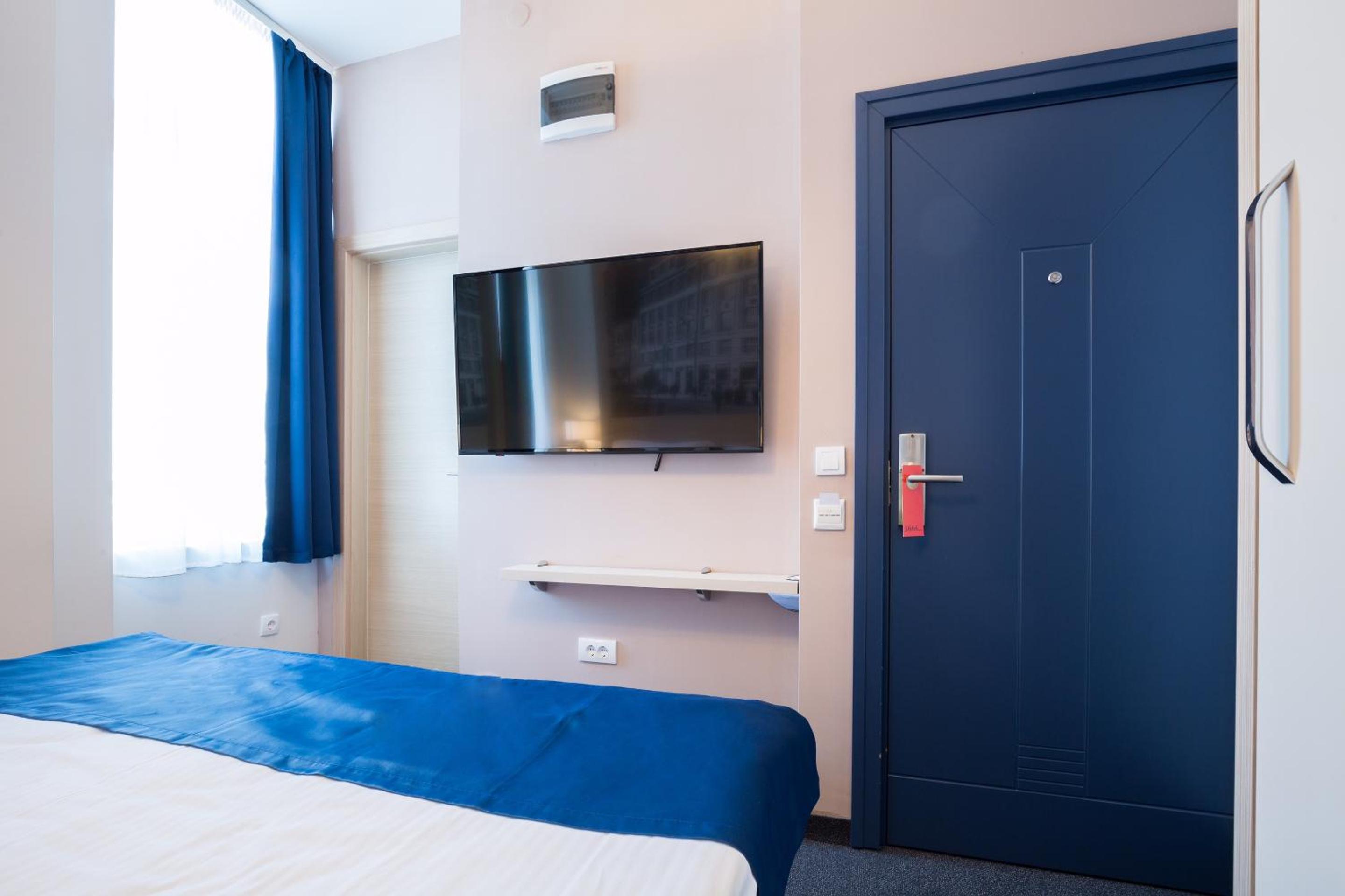 Special Offer - Double Room with Round Airport Transfer