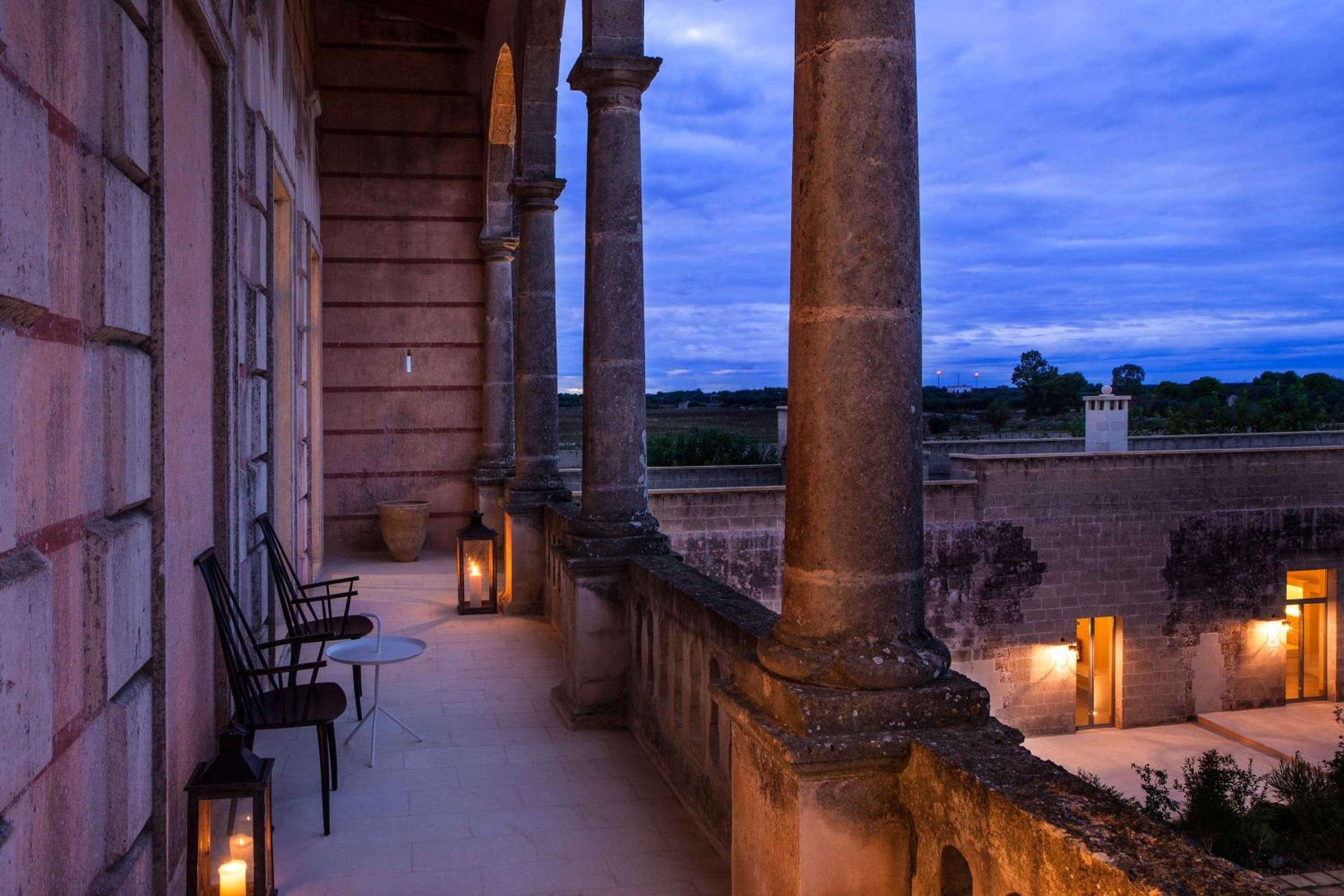 Suite with Balcony and Garden View photo 3