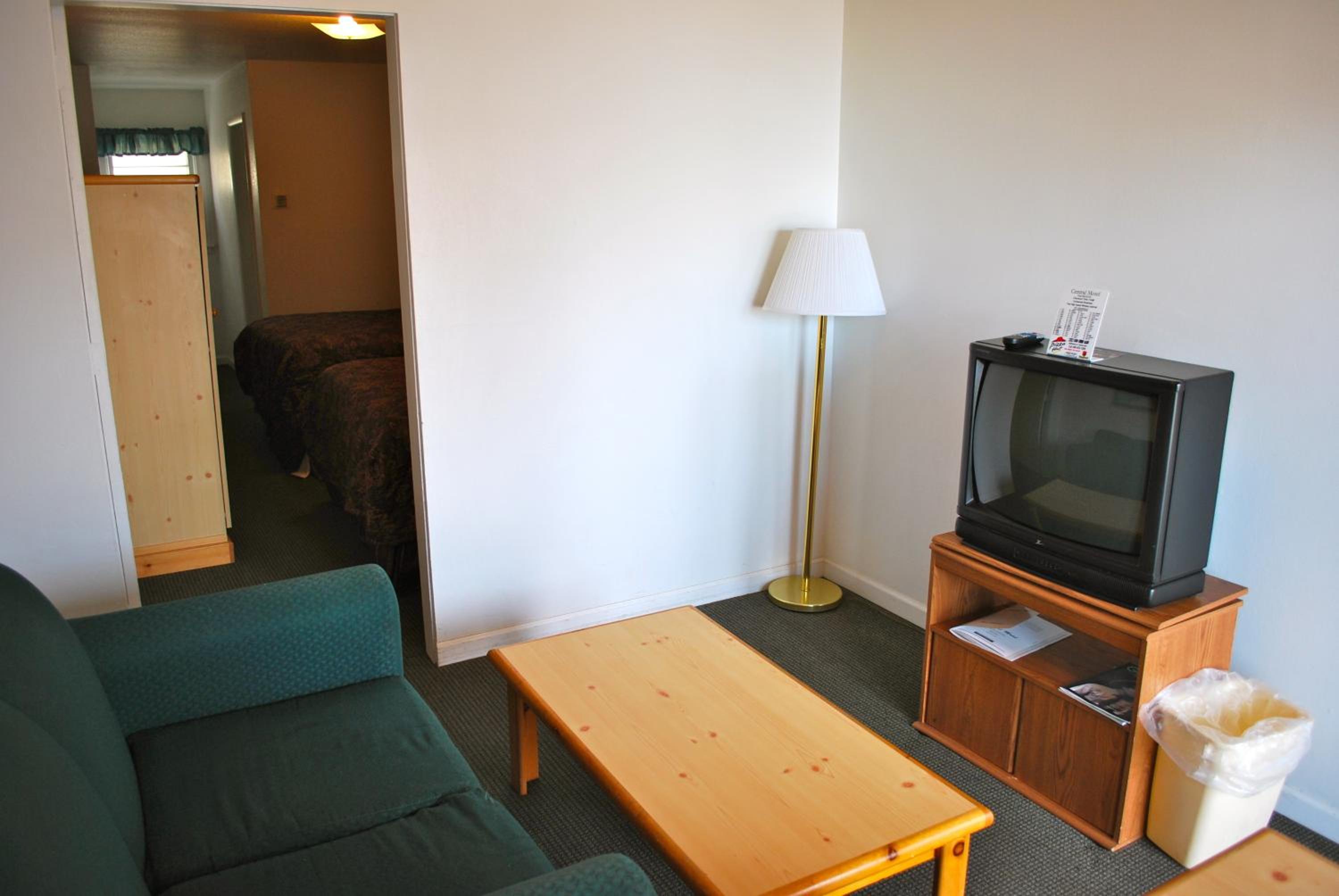 Queen Room with Two Queen Beds photo 1