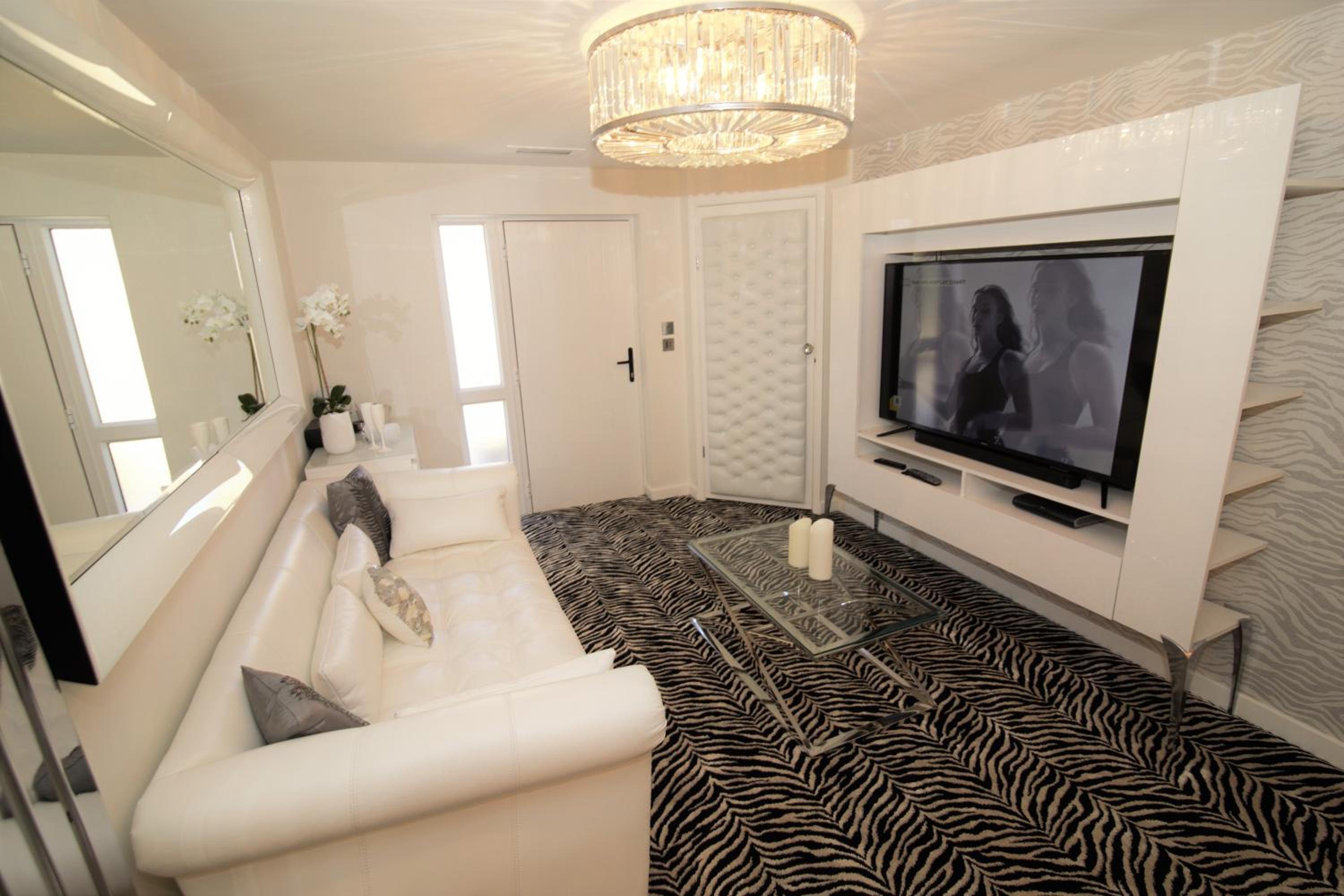 Double Room with Whirlpool - Photo 3