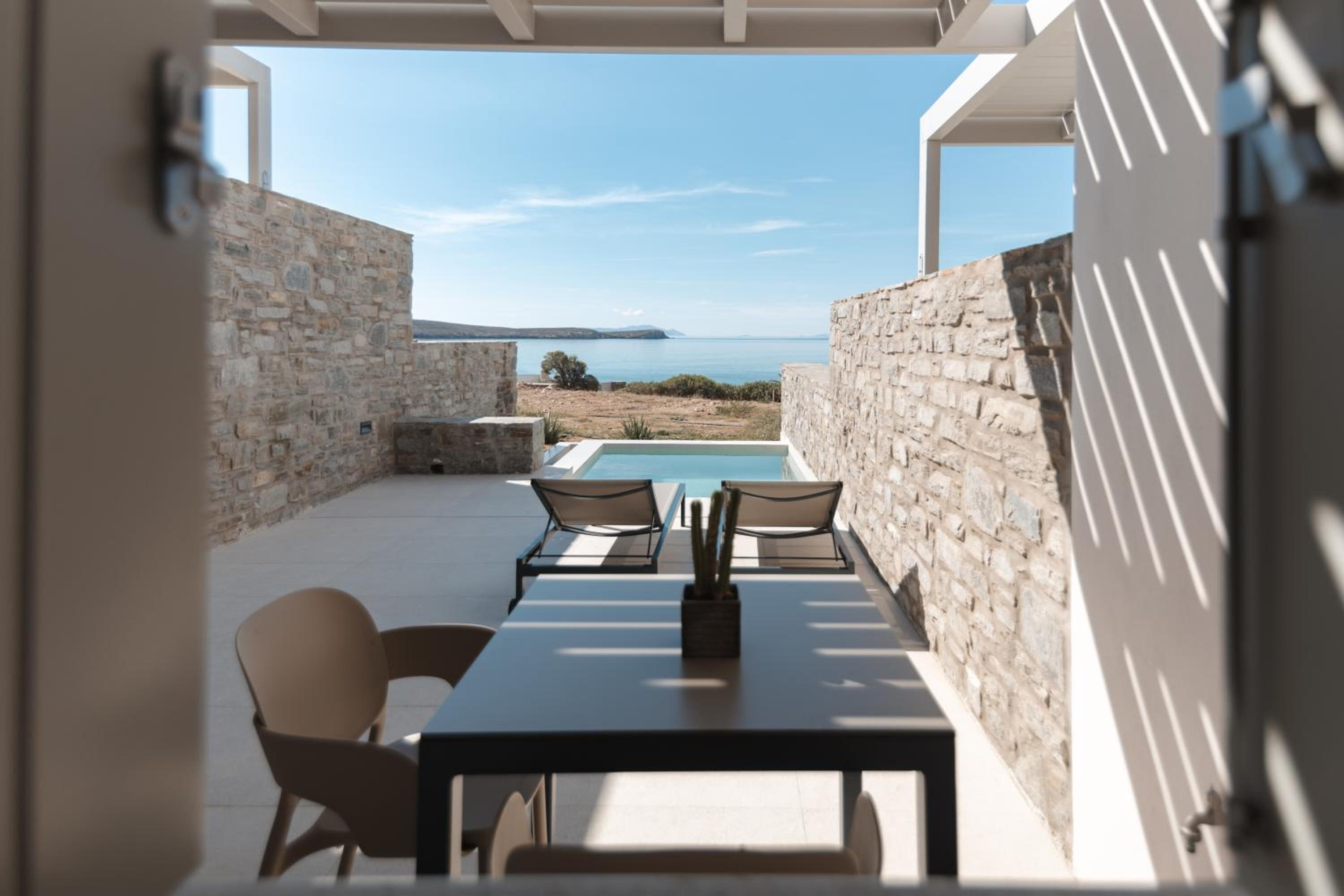 Junior Suite with Private Pool - Photo 8