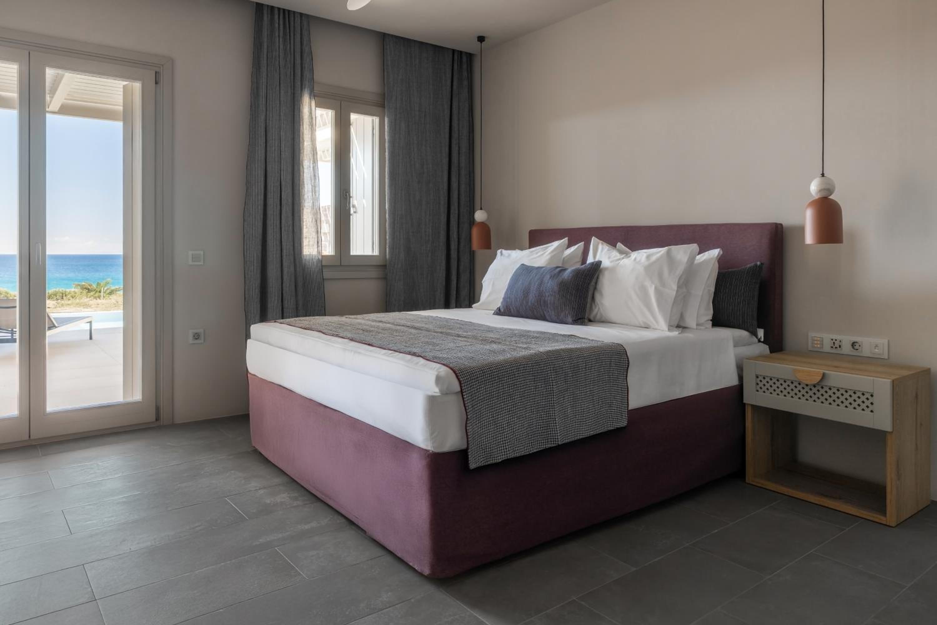 Junior Suite with Private Pool - Photo 2