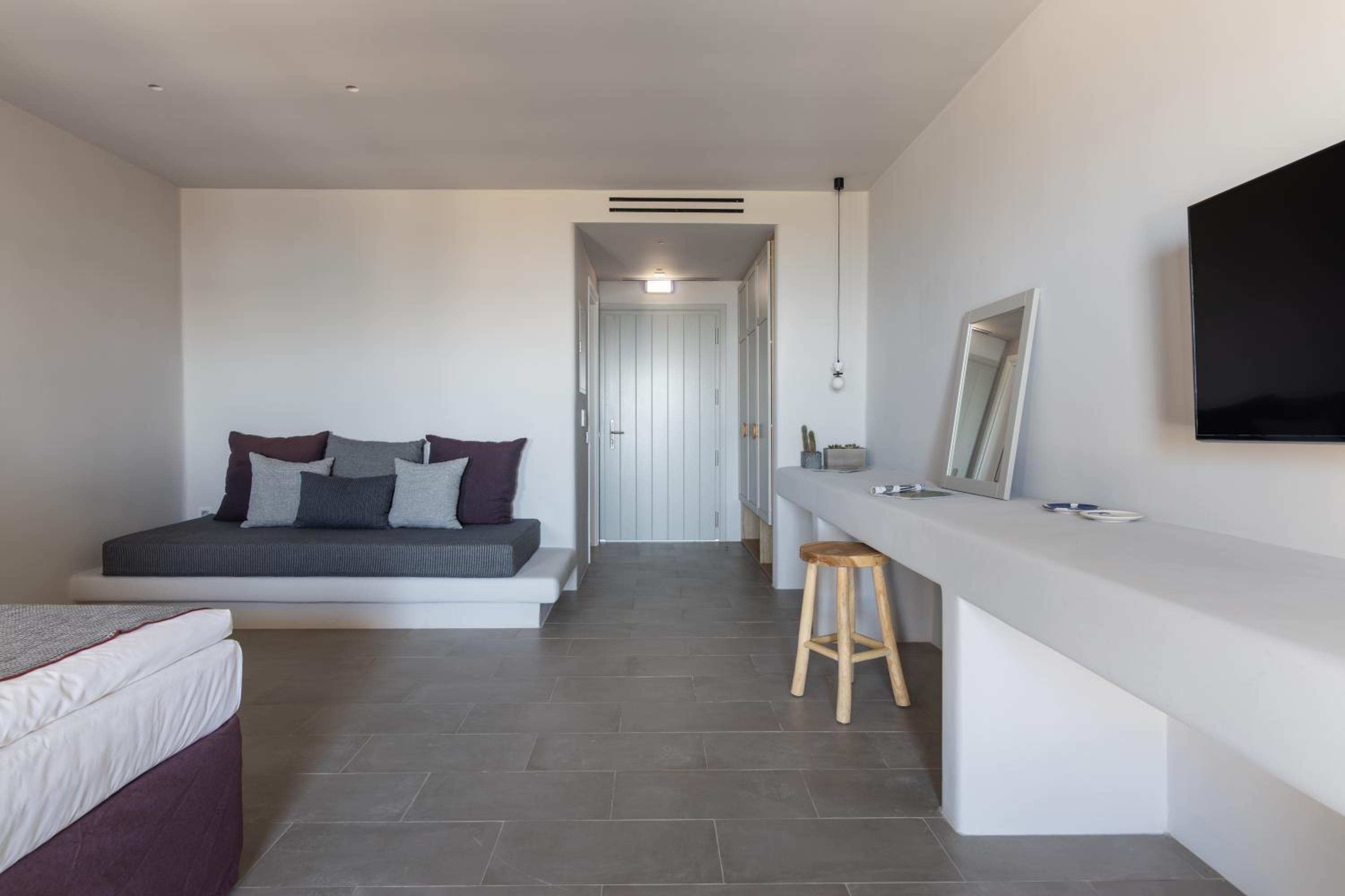 Junior Suite with Private Pool - Photo 7