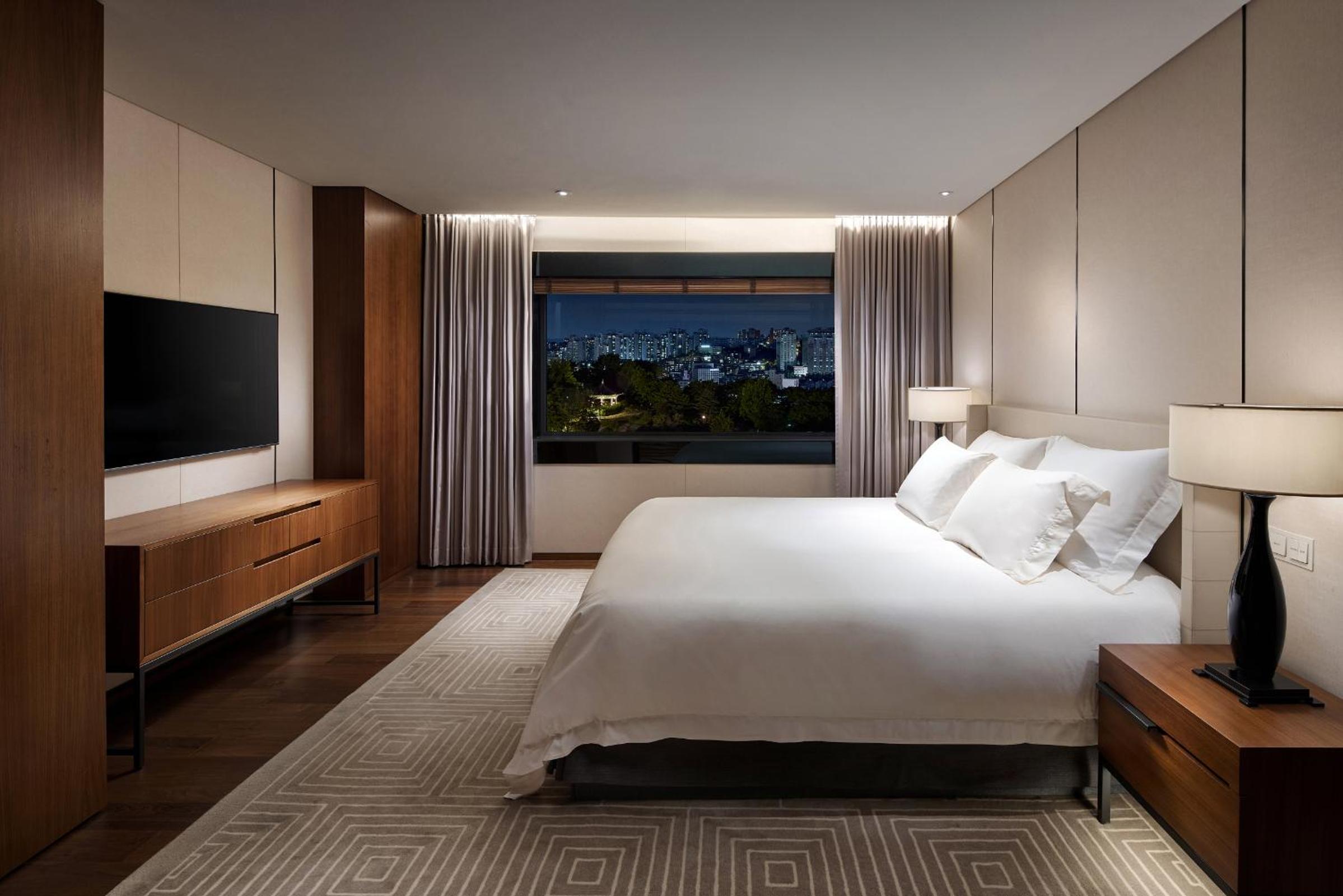 Executive Suite with Indoor Pool (Non Smoking)