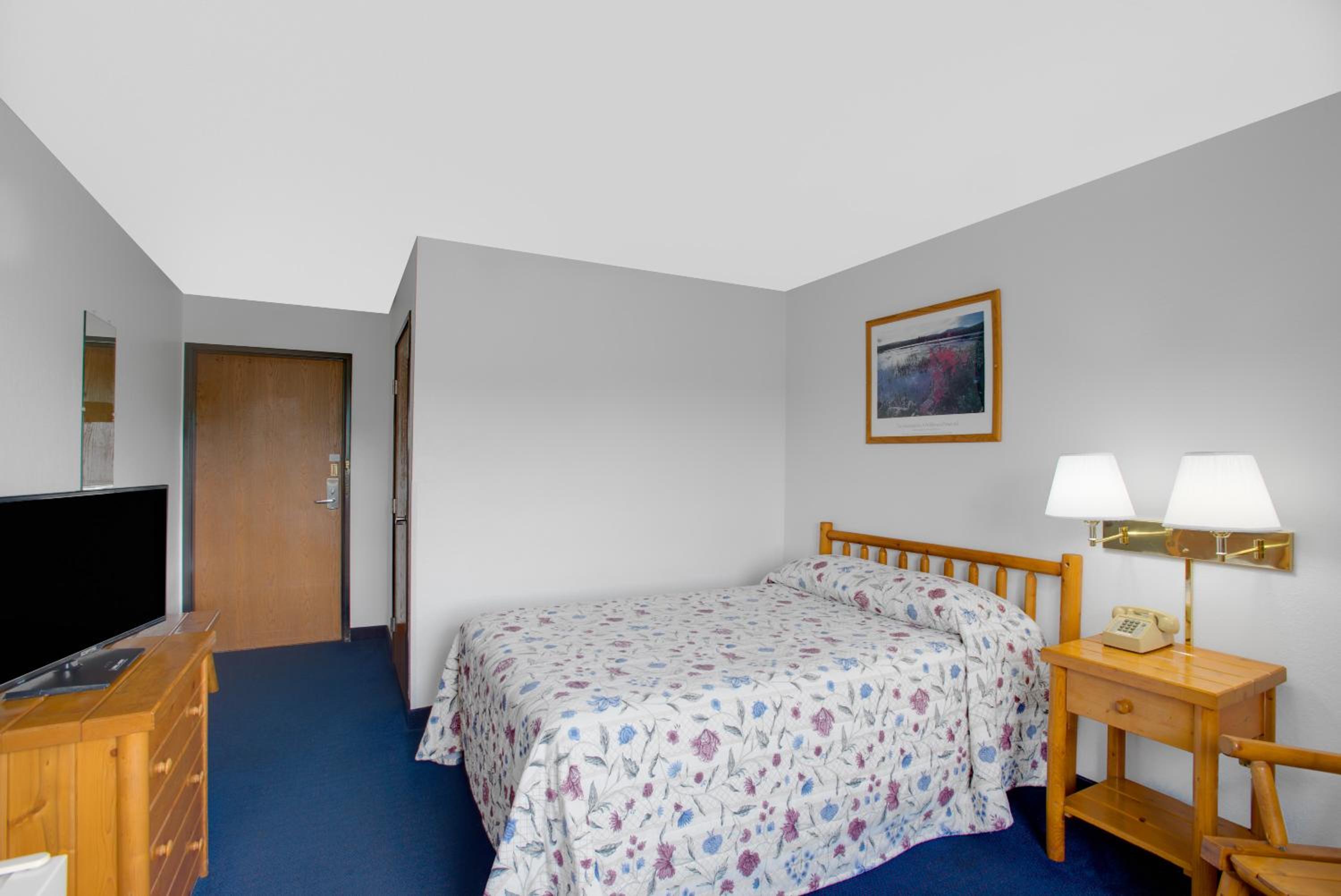 Double Room with Bath Tub - Mobility/Hearing Accessible - Non-Smoking - Photo 3