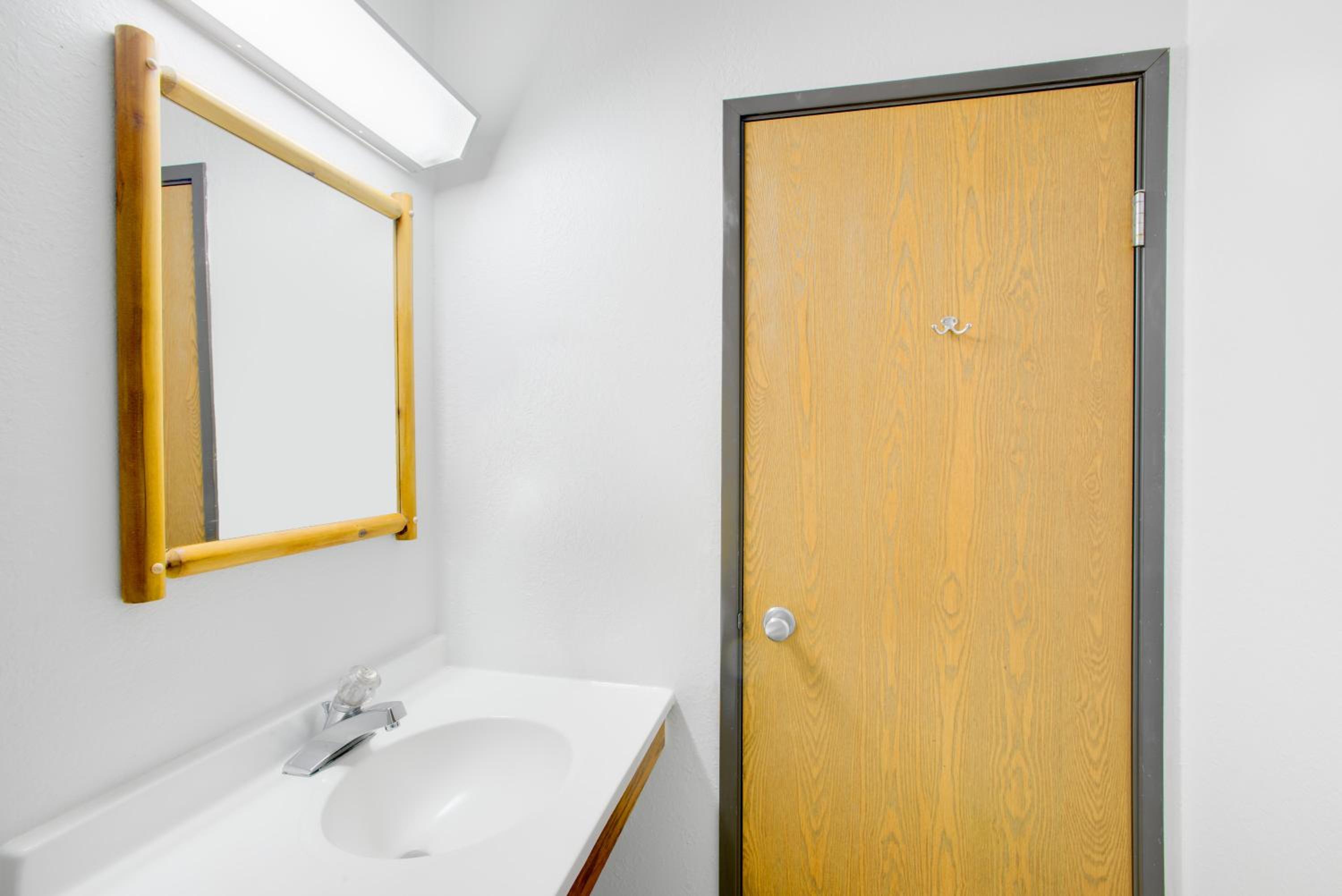 Room with Two Double Beds - Non-Smoking - Photo 4