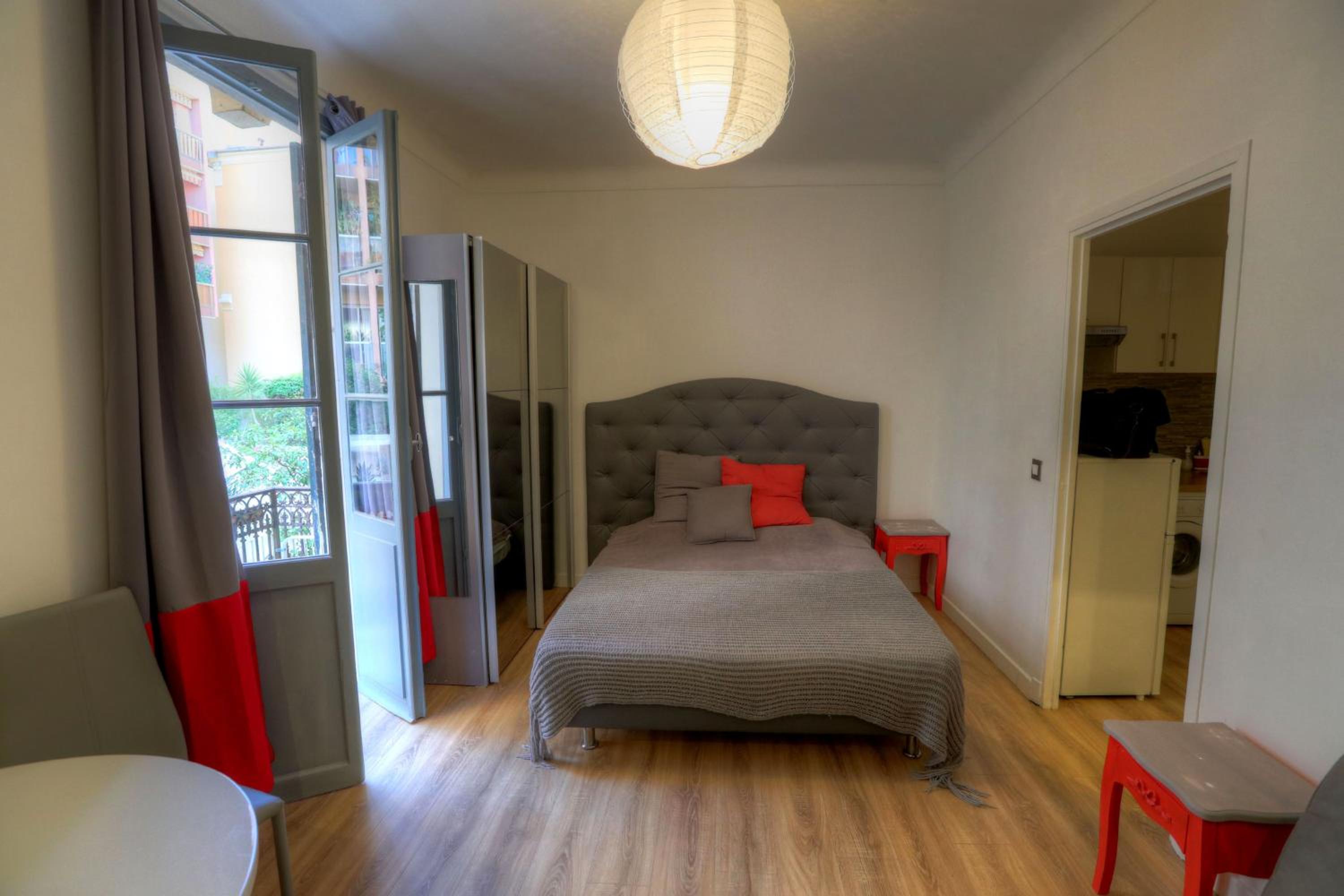 Studio Apartment photo 1