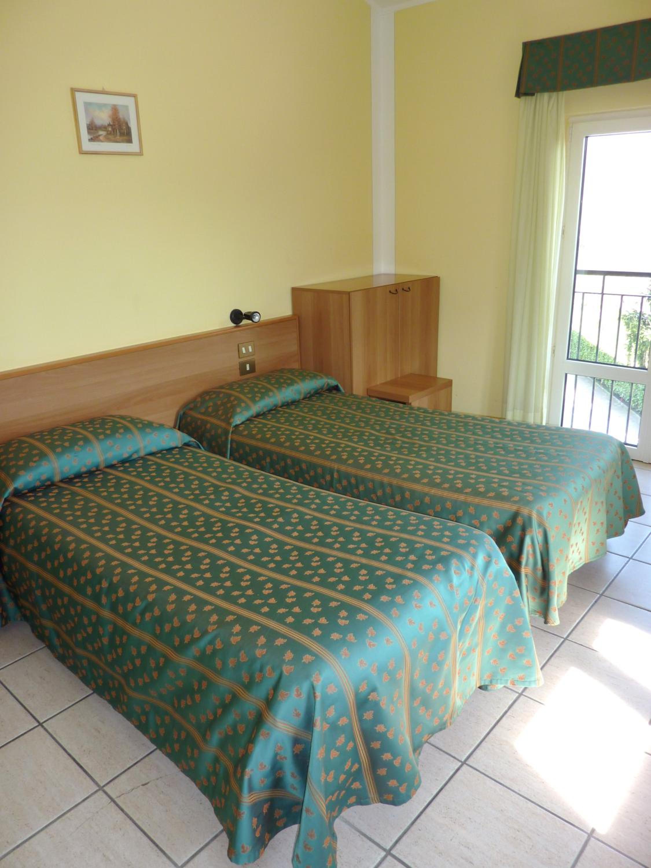 Double or Twin Room - Photo 4