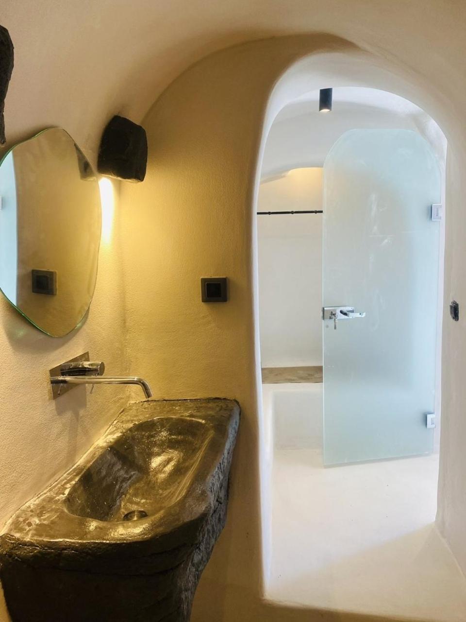 Aether Suite with Caldera View & Outdoor Jetted Tub photo 2