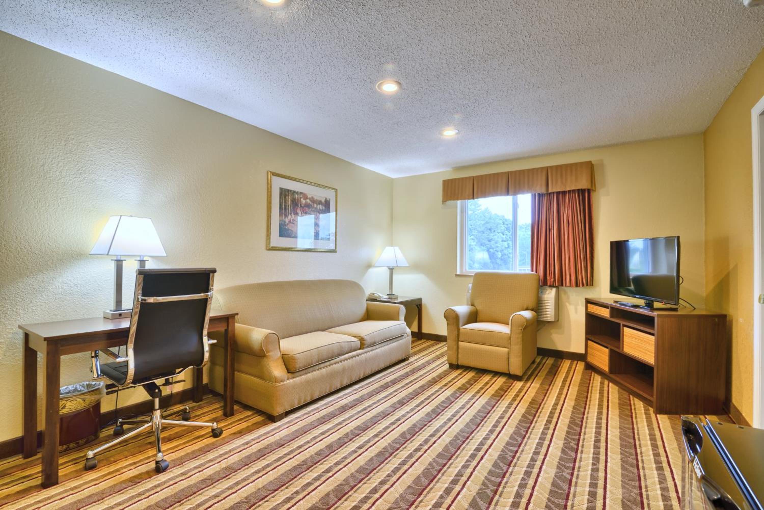 King Suite with One Queen Sofa Bed - Non-Smoking - Photo 5