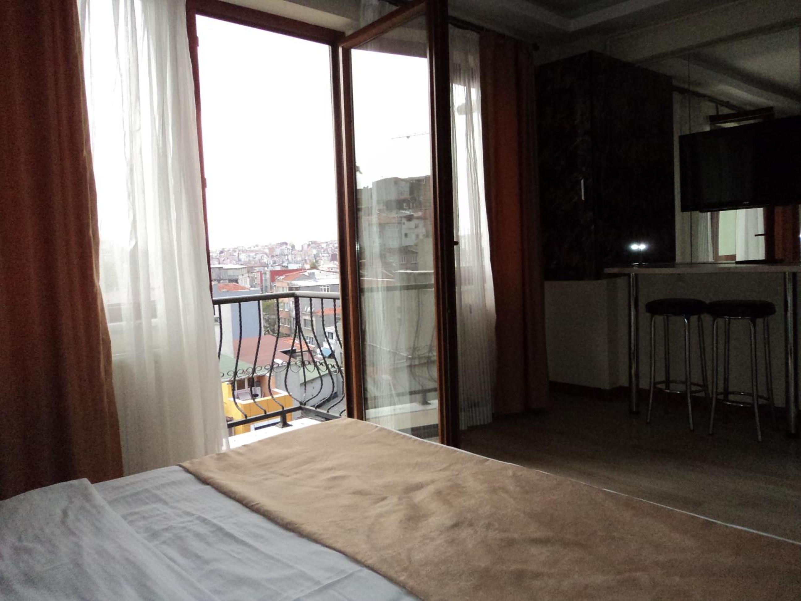 Suite with Balcony photo 3