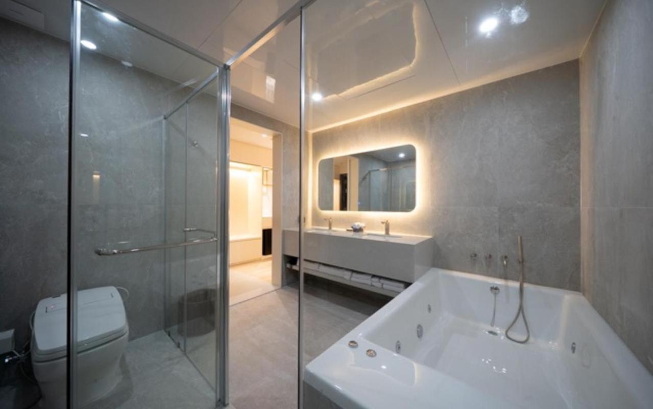 Premium Suite Twin