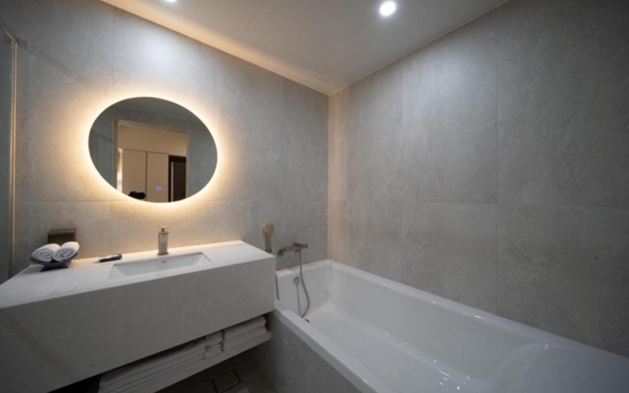 VIP Signature Twin Rooftop – Pool Access