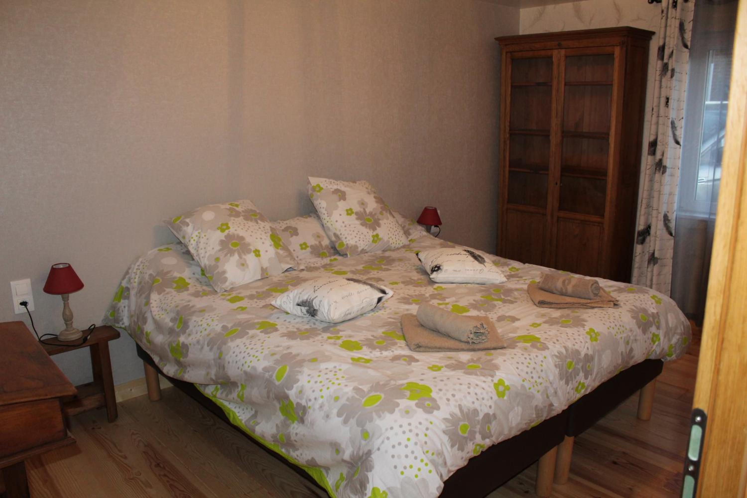 Three-Bedroom House photo 3