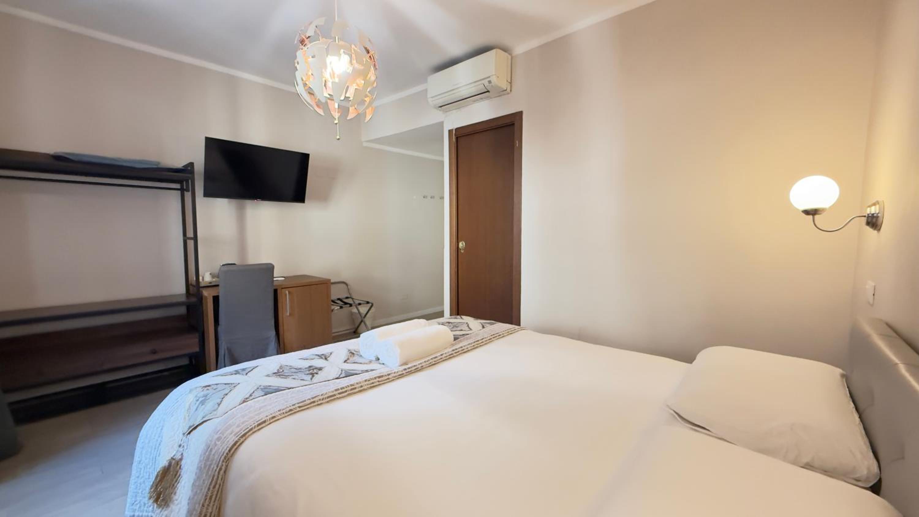 Standard Double Room photo 1