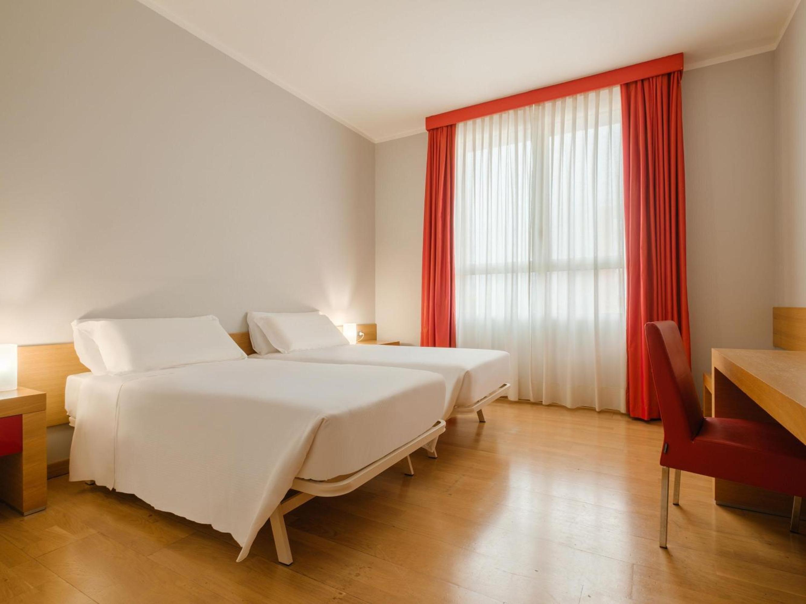 Twin Room - Photo 1