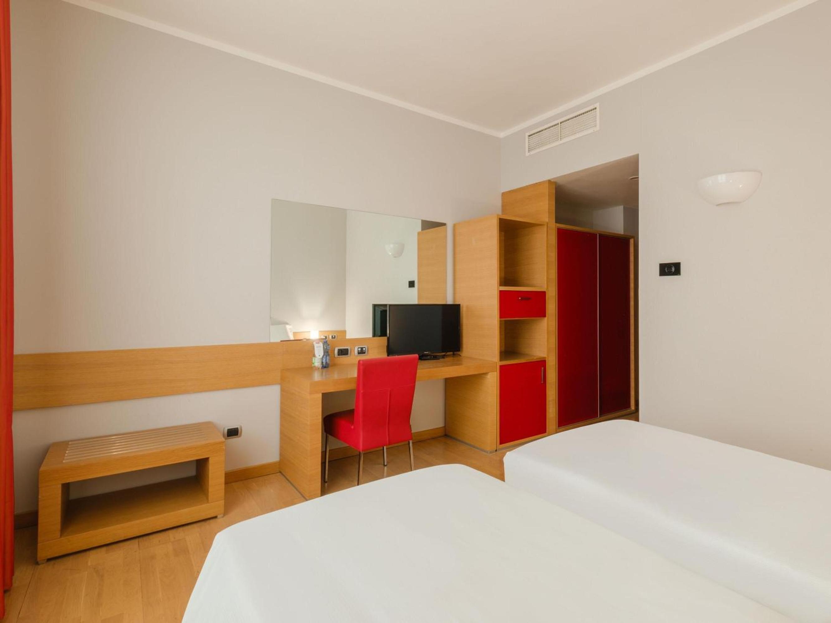 Twin Room - Photo 2