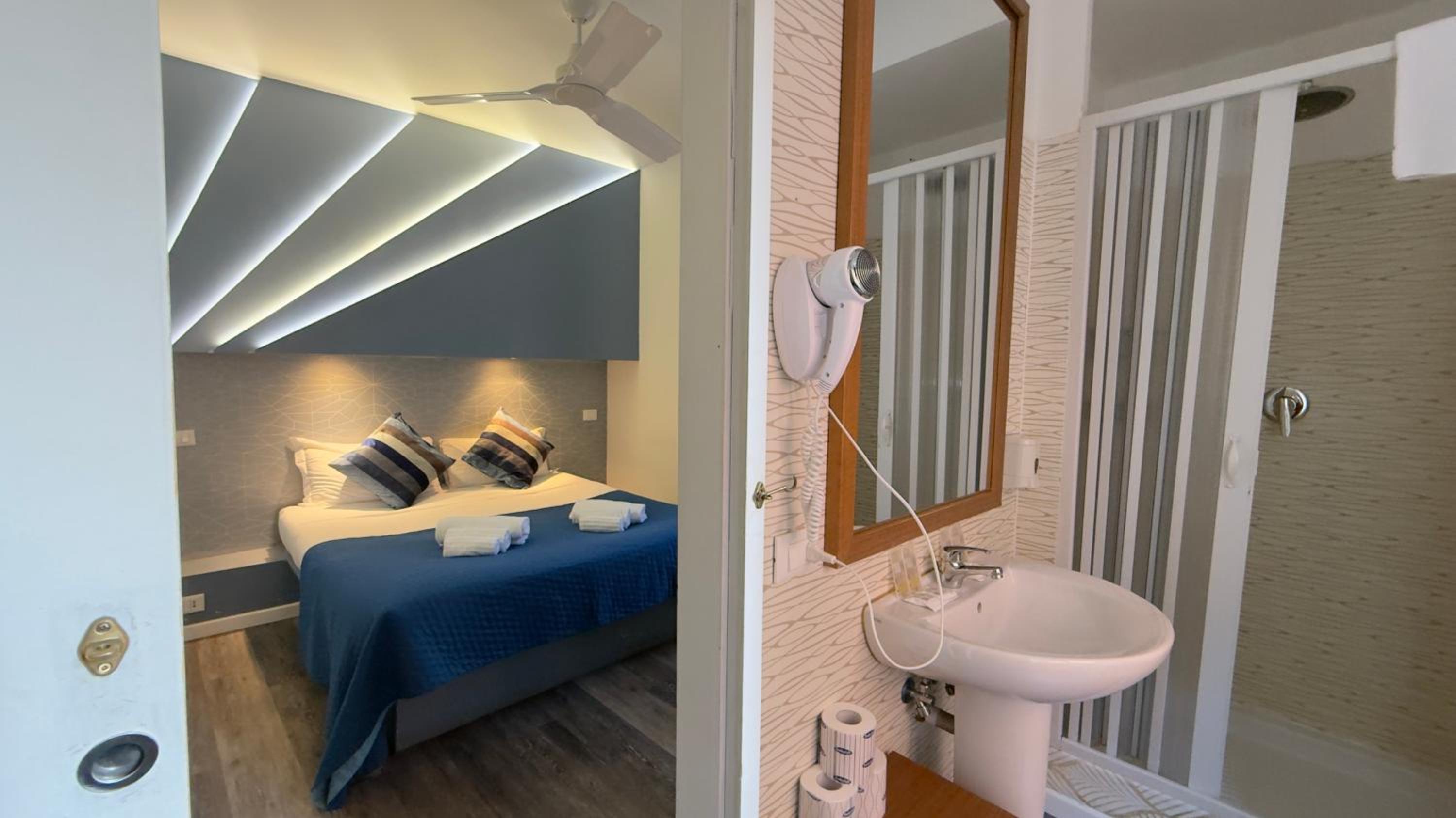 Standard Double Room photo 2