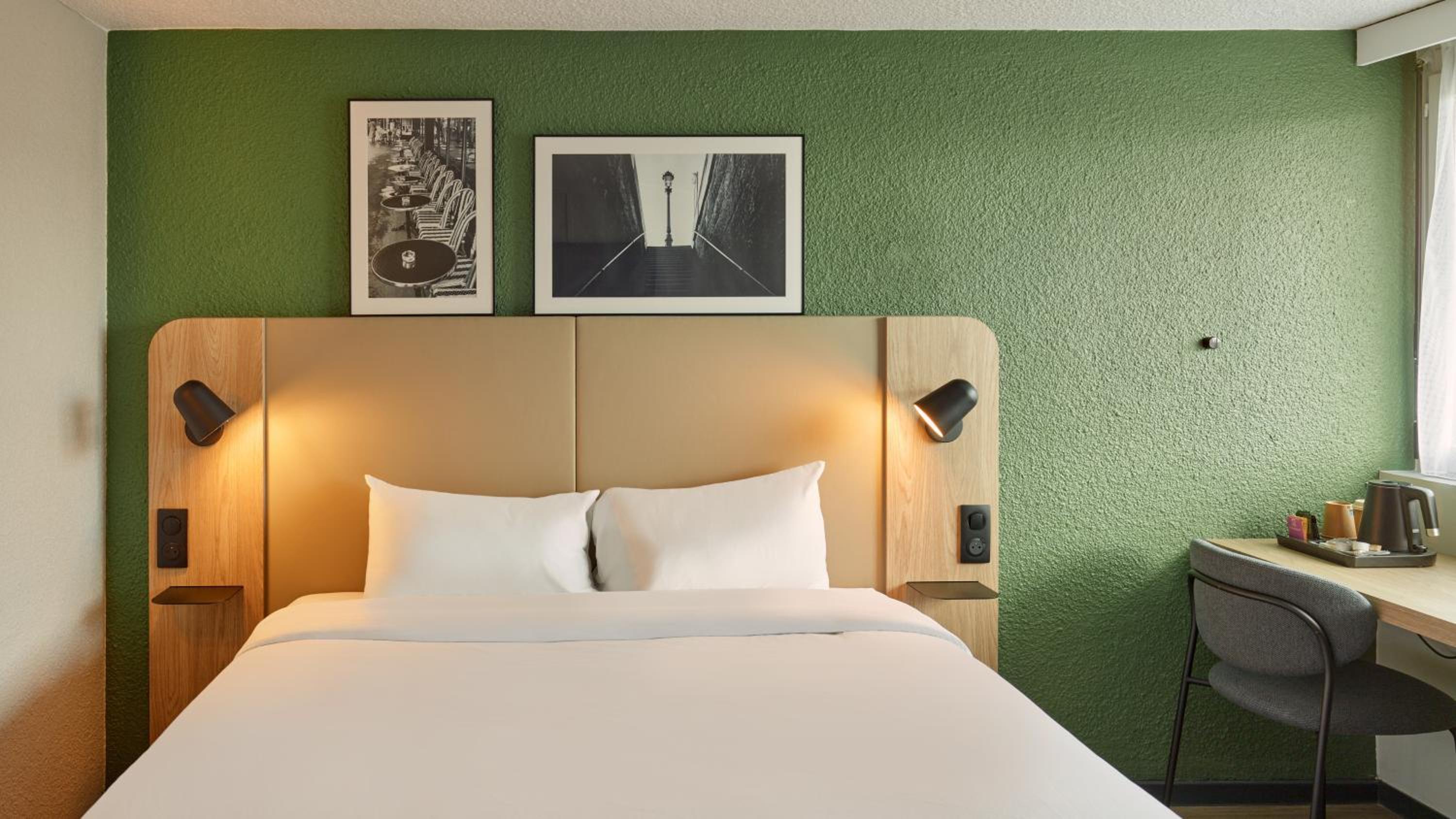 Standard Queen Room - Photo 7